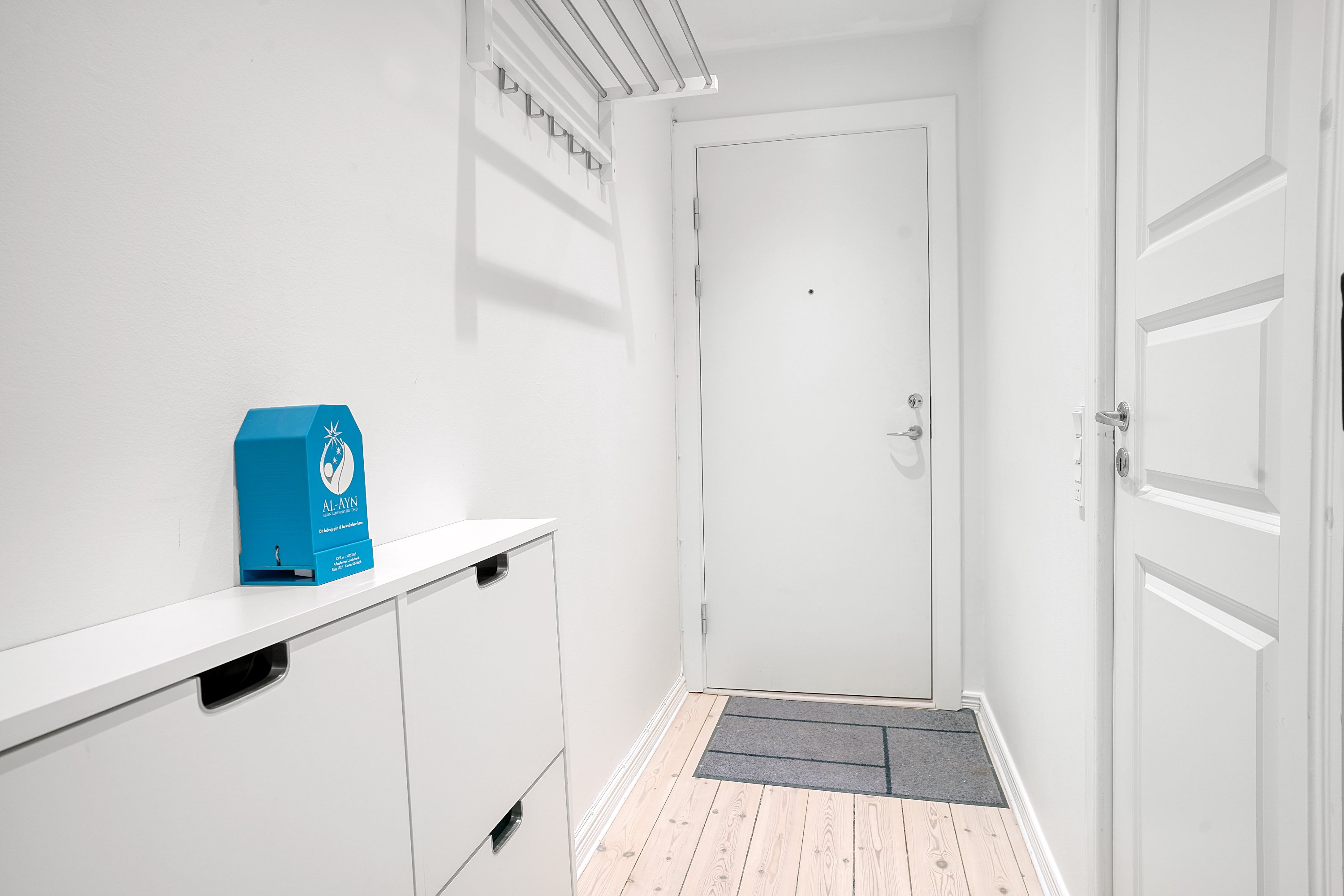 Fremhævet entré billede i fuldskærmstilstand. Billede af Christianehøj 71, 1. tv., 2860 Søborg