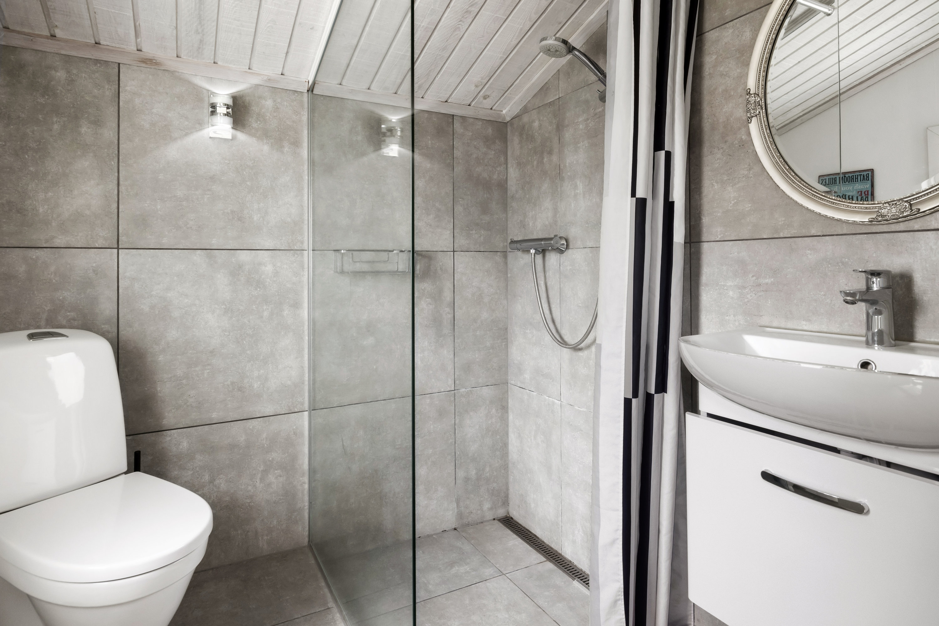 Fremhævet badeværelse billede i fuldskærmstilstand. Billede af Plantagevej 18, Gl Bisnap, 9370 Hals