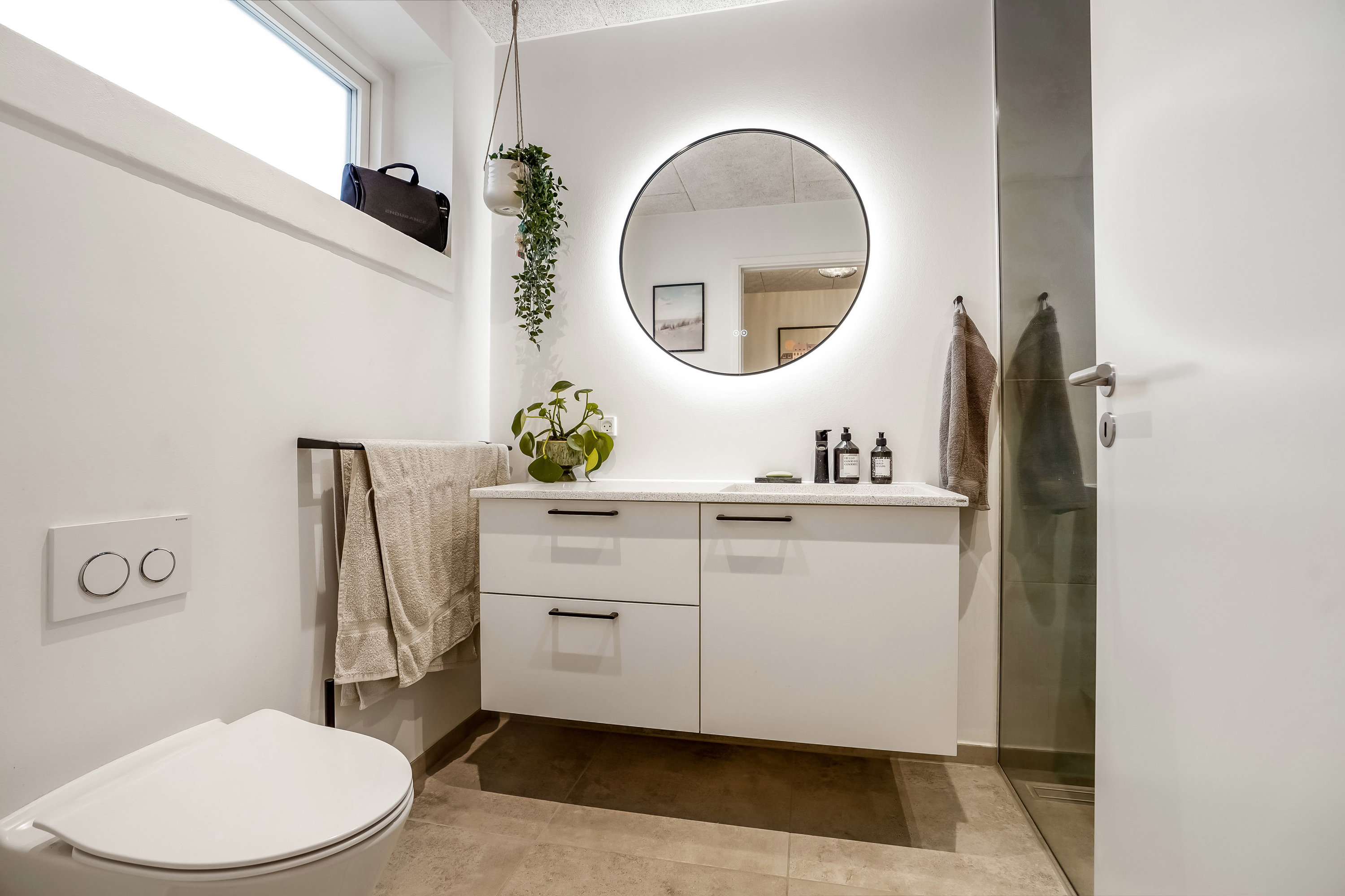 Fremhævet toilet billede i fuldskærmstilstand. Billede af Læhegnet 4, 7190 Billund