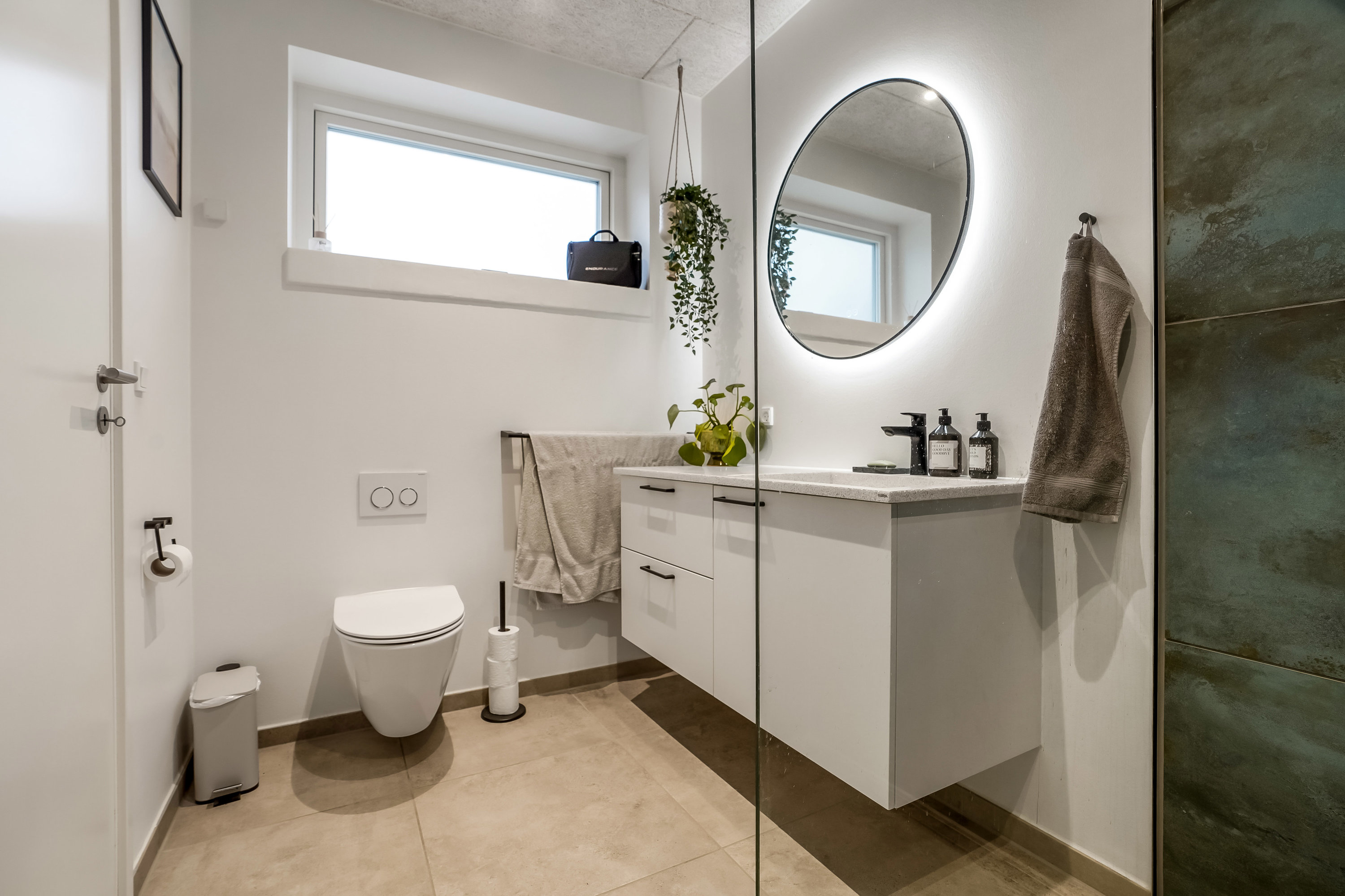 Fremhævet toilet billede i fuldskærmstilstand. Billede af Læhegnet 4, 7190 Billund