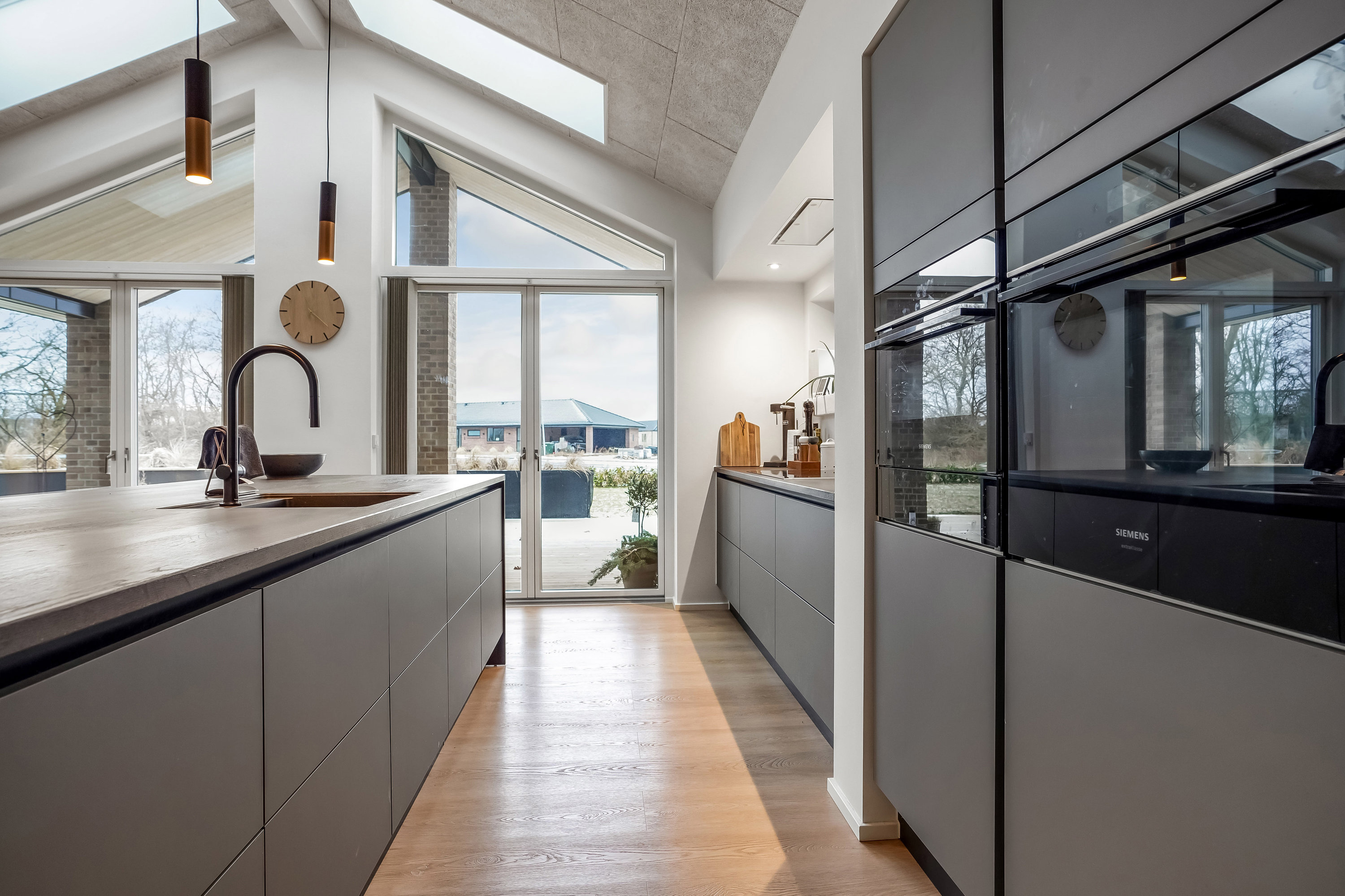 Fremhævet køkken billede i fuldskærmstilstand. Billede af Læhegnet 4, 7190 Billund