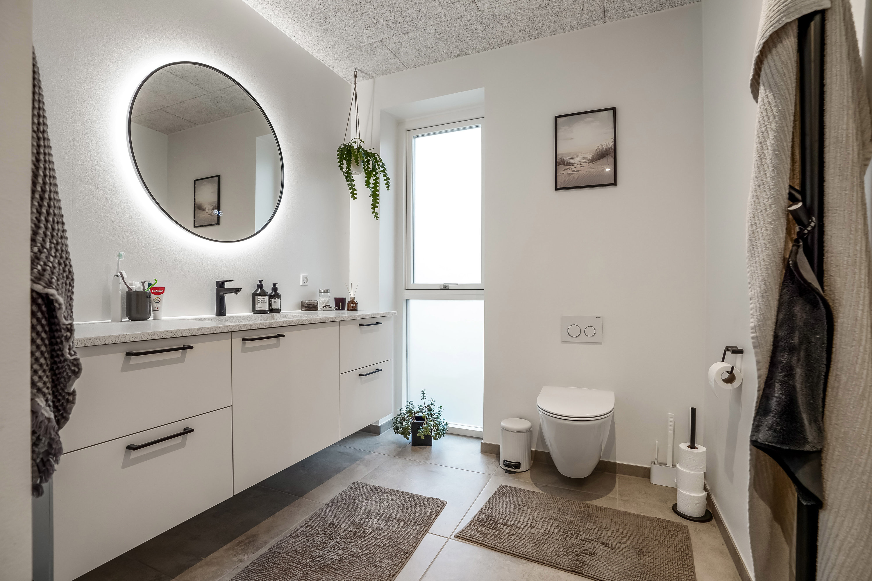 Fremhævet toilet billede i fuldskærmstilstand. Billede af Læhegnet 4, 7190 Billund