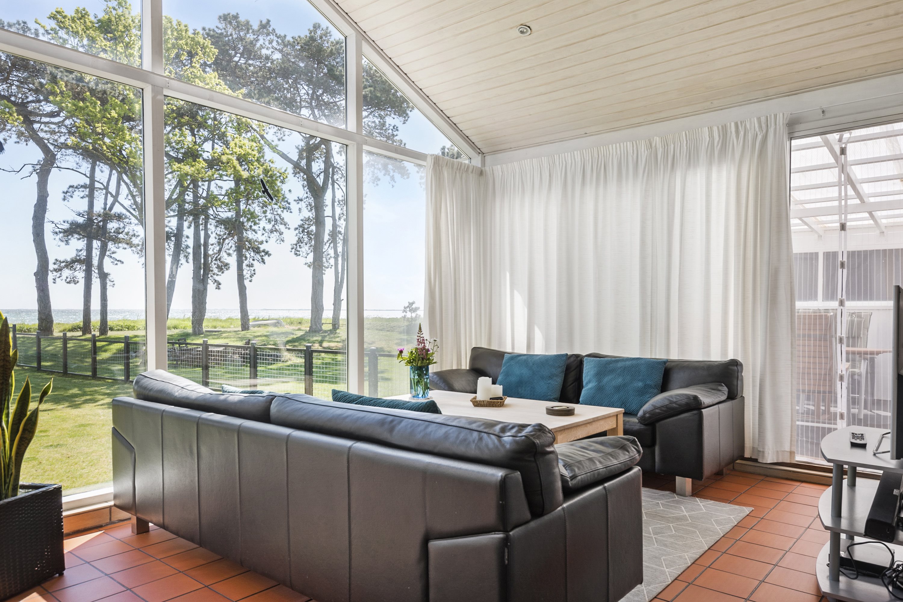 Fremhævet stue billede i fuldskærmstilstand. Billede af Nyvej 3, Hou, 8300 Odder