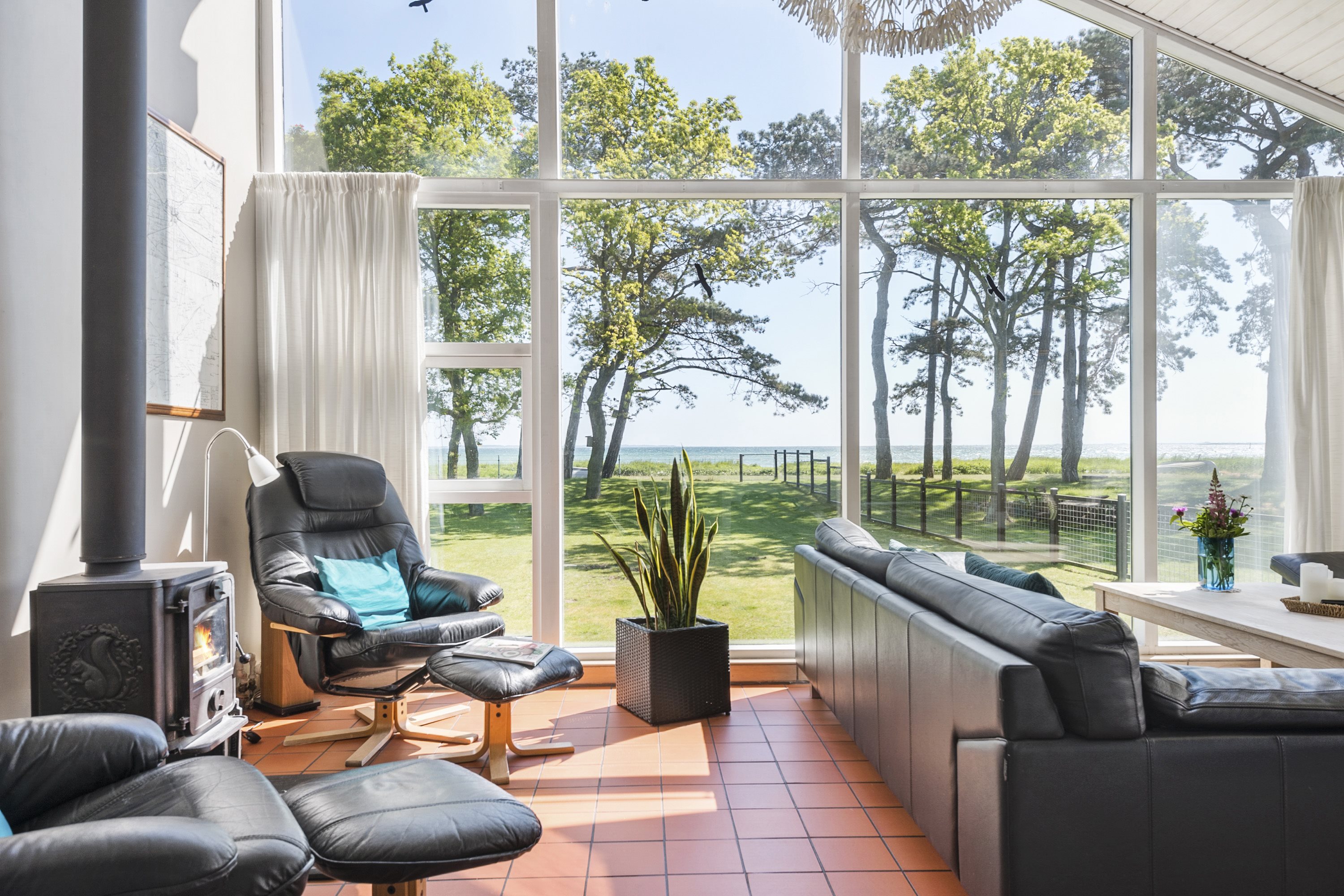 Fremhævet stue billede i fuldskærmstilstand. Billede af Nyvej 3, Hou, 8300 Odder