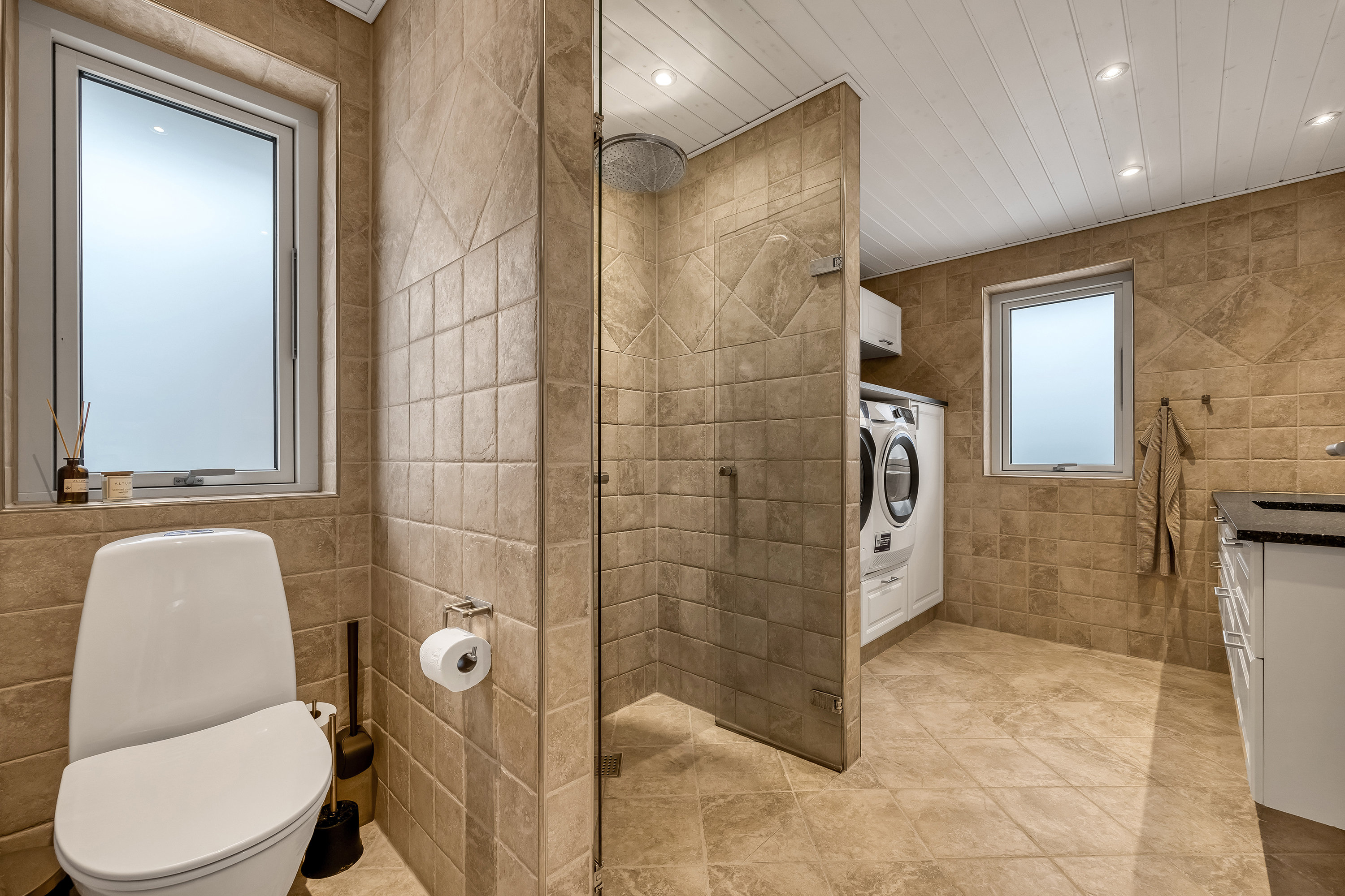 Fremhævet badeværelse billede i fuldskærmstilstand. Billede af Askevej 3A, 3630 Jægerspris