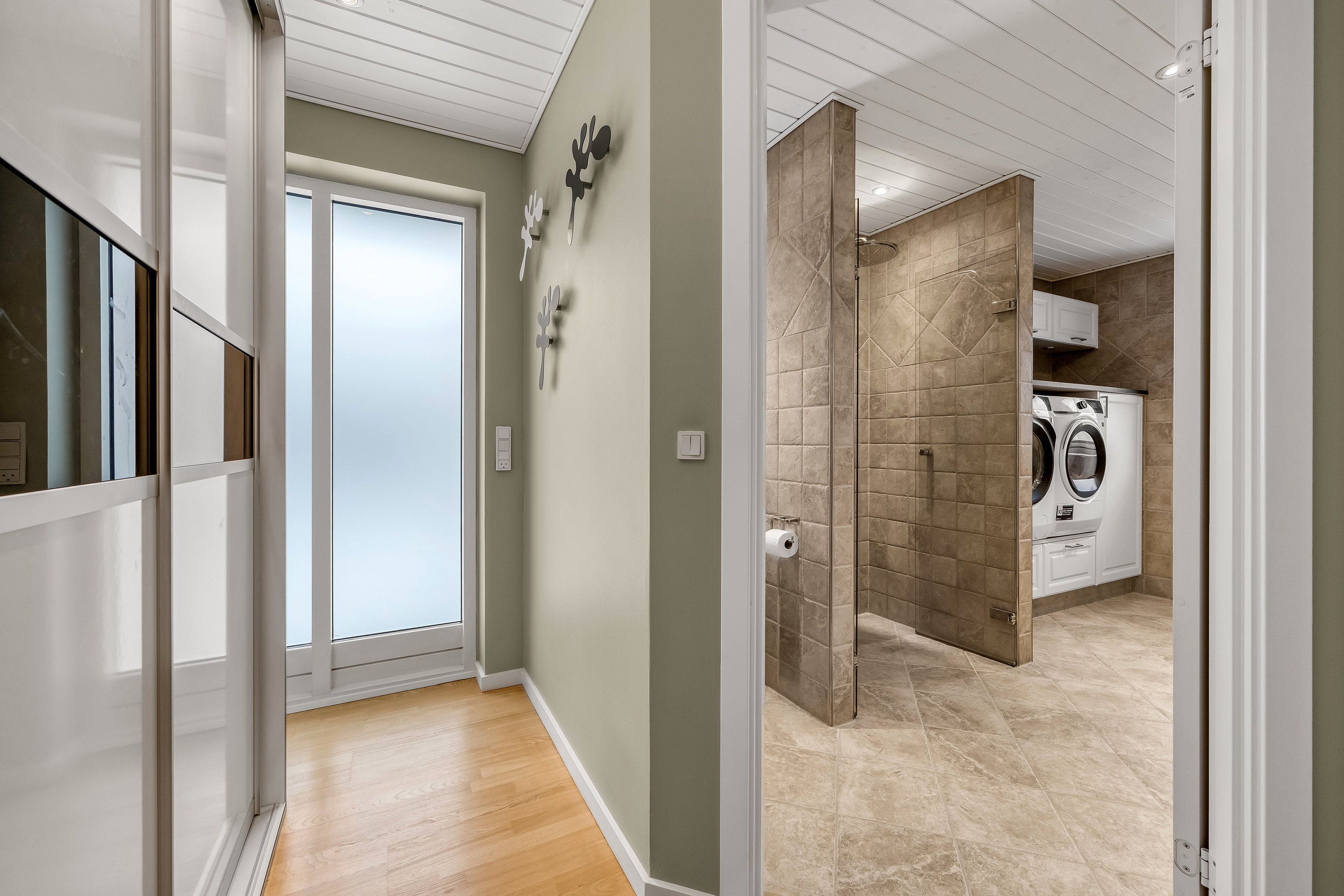 Fremhævet garderobe billede i fuldskærmstilstand. Billede af Askevej 3A, 3630 Jægerspris