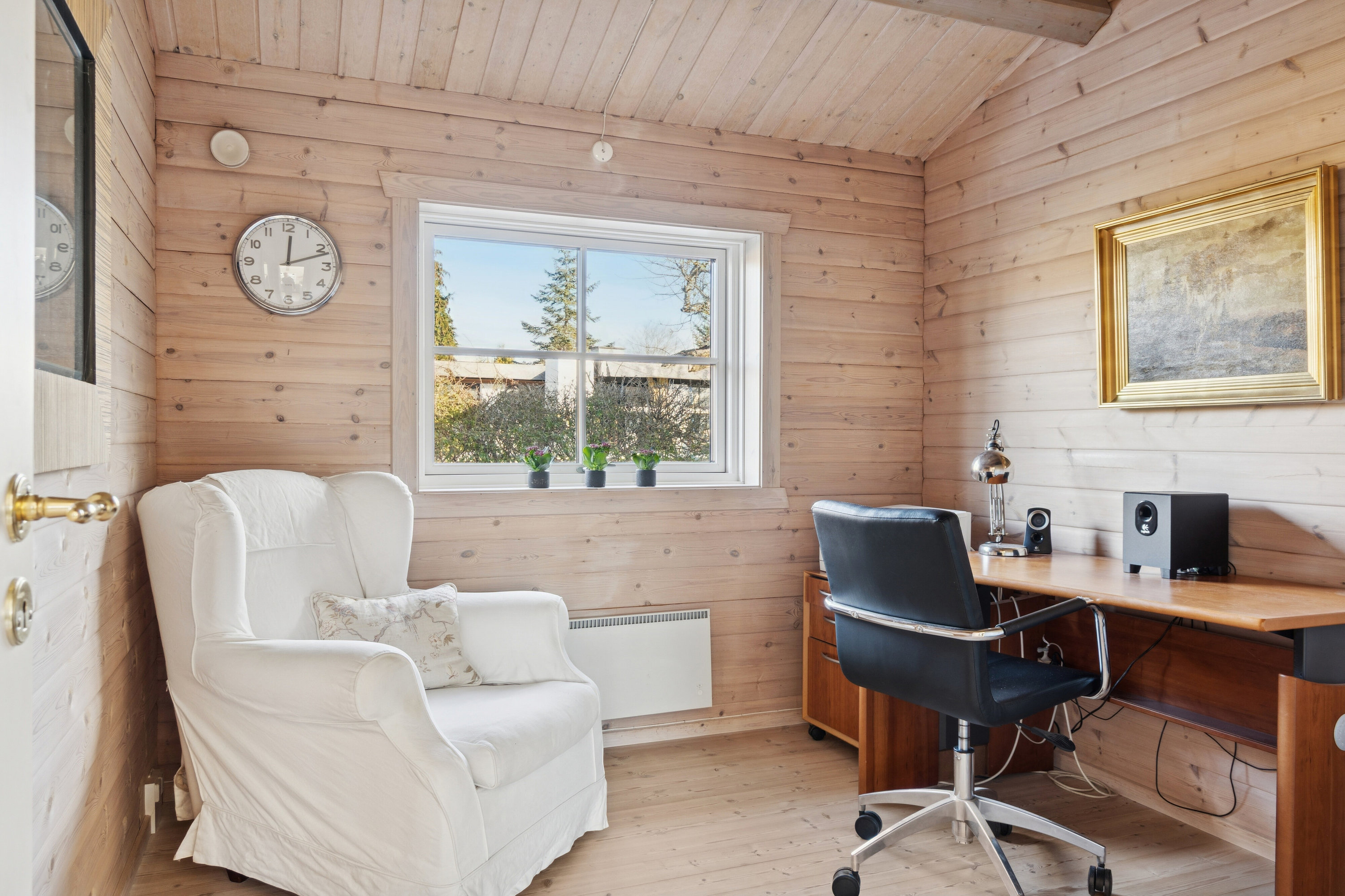 Fremhævet kontor billede i fuldskærmstilstand. Billede af Kragevej 7, 3120 Dronningmølle