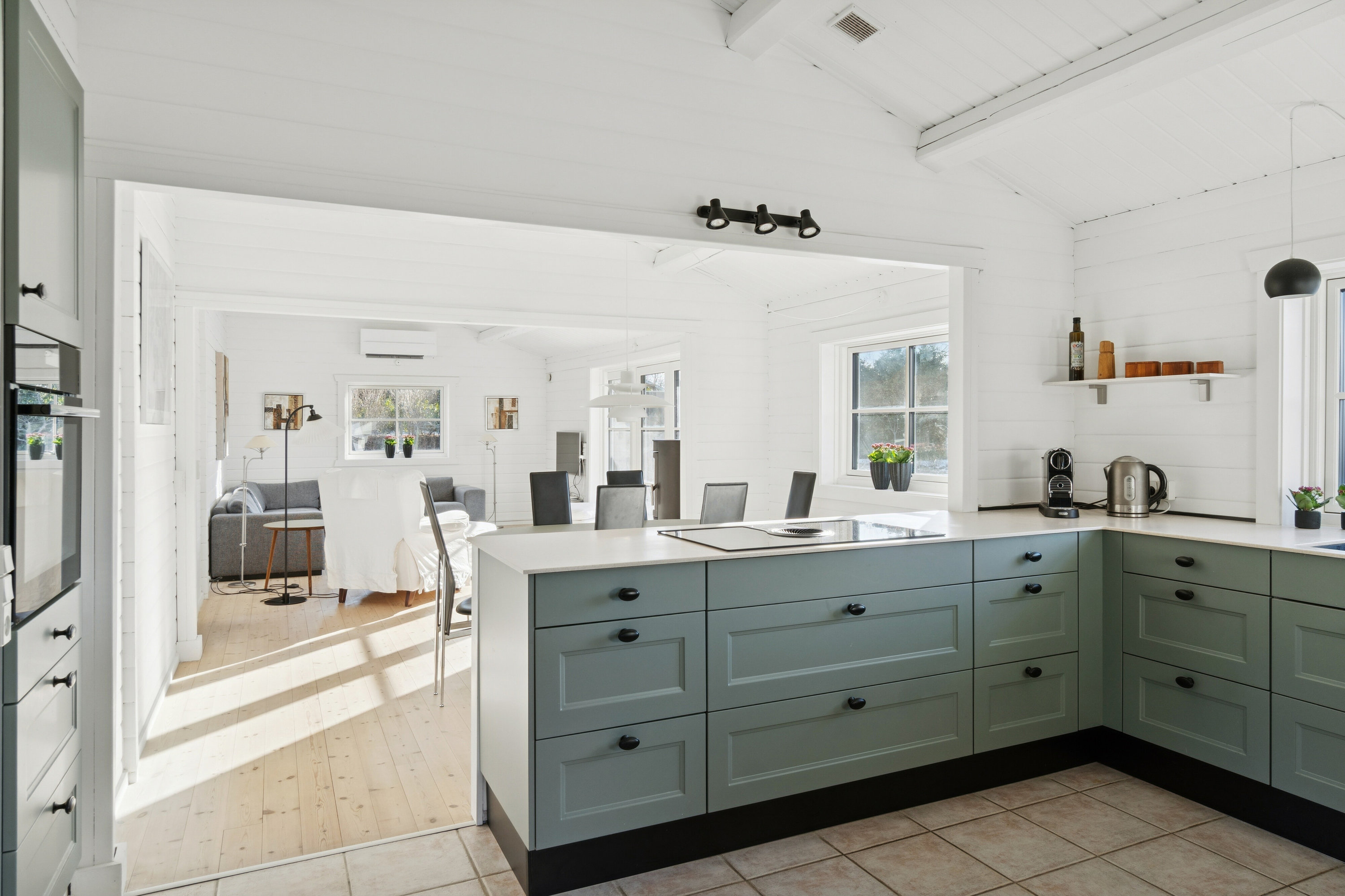 Fremhævet køkken billede i fuldskærmstilstand. Billede af Kragevej 7, 3120 Dronningmølle