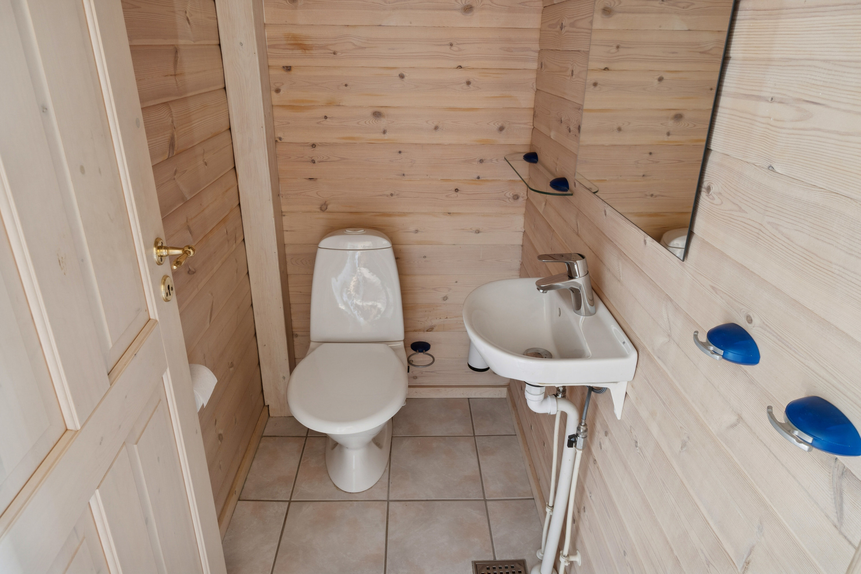 Fremhævet badeværelse billede i fuldskærmstilstand. Billede af Kragevej 7, 3120 Dronningmølle