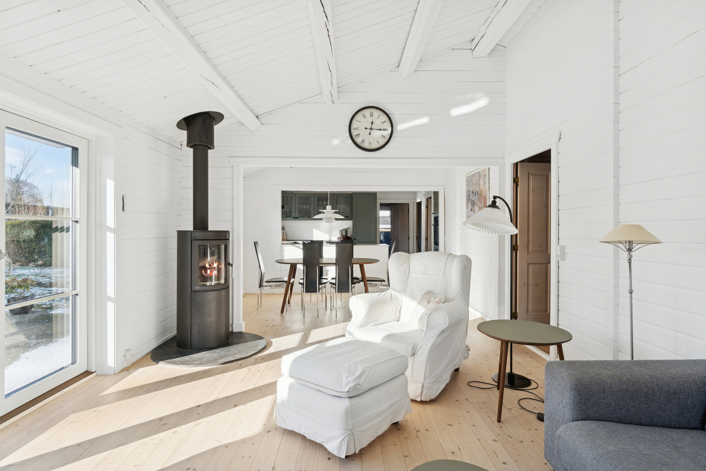 Fremhævet stue billede i fuldskærmstilstand. Billede af Kragevej 7, 3120 Dronningmølle