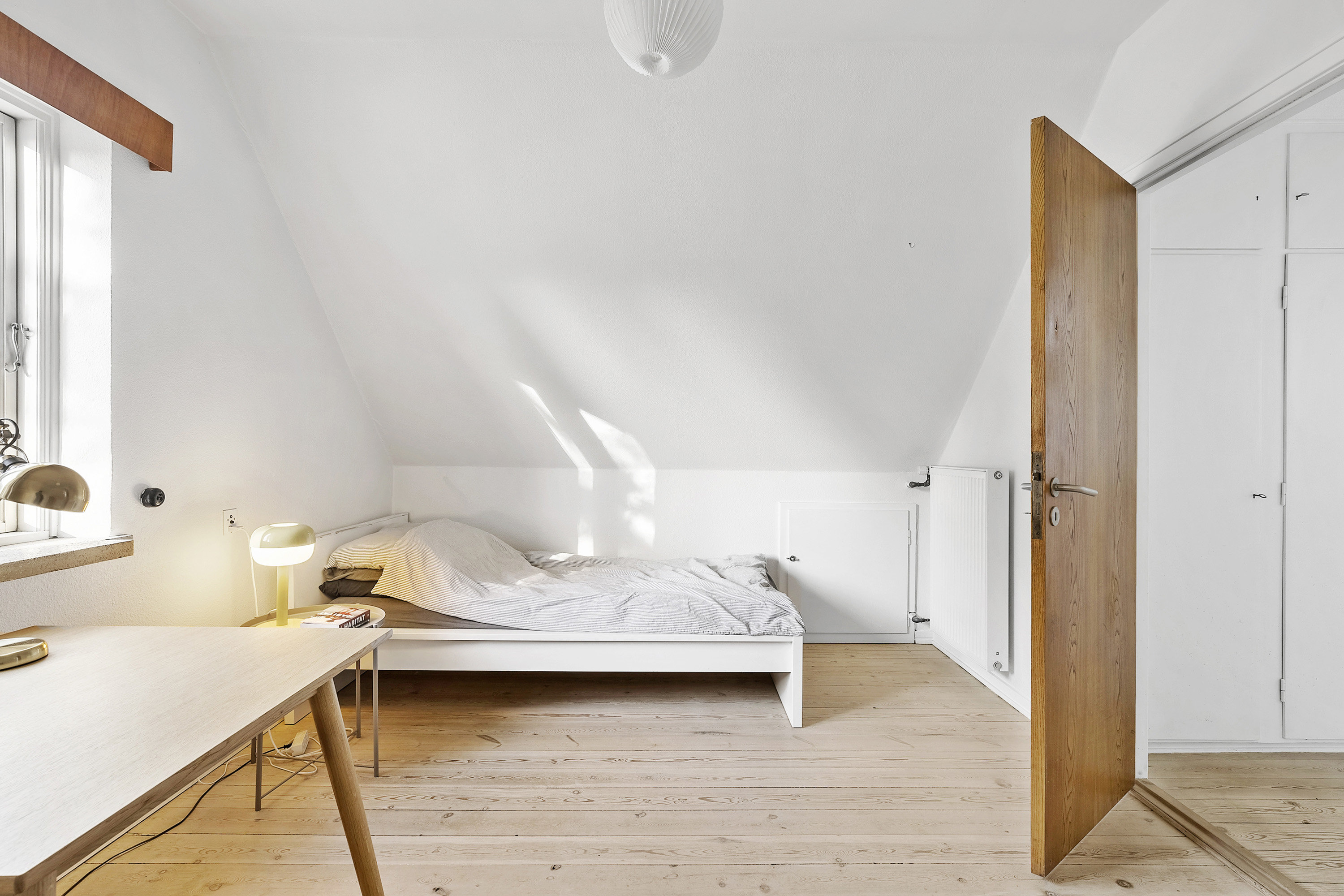 Fremhævet soveværelse billede i fuldskærmstilstand. Billede af Bergsvej 31, 5230 Odense M