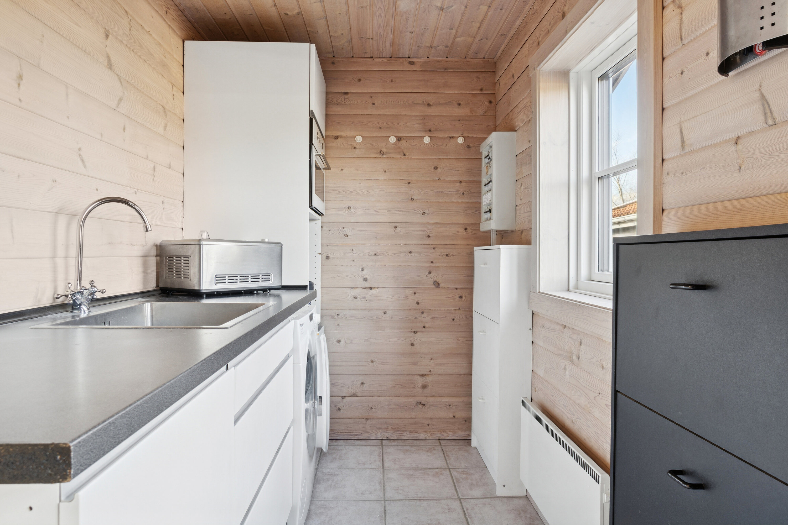 Fremhævet køkken billede i fuldskærmstilstand. Billede af Kragevej 7, 3120 Dronningmølle