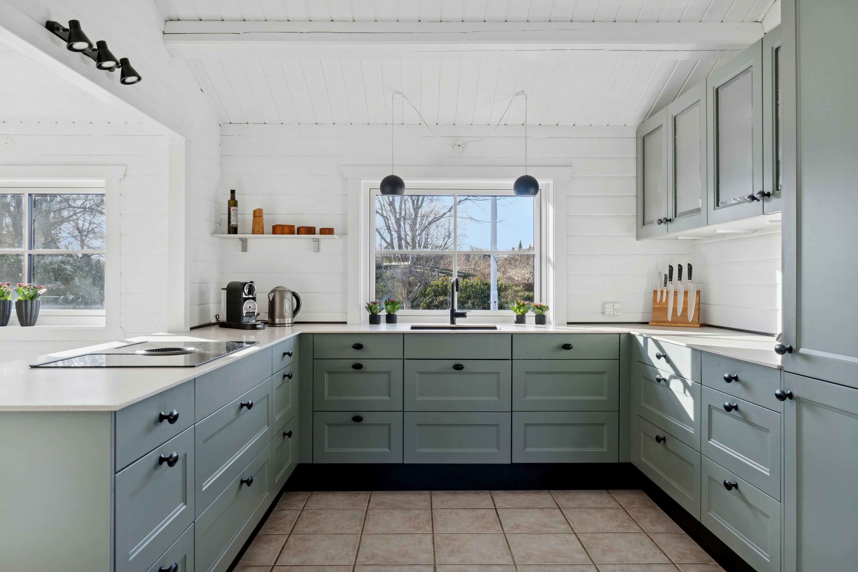 Fremhævet køkken billede i fuldskærmstilstand. Billede af Kragevej 7, 3120 Dronningmølle