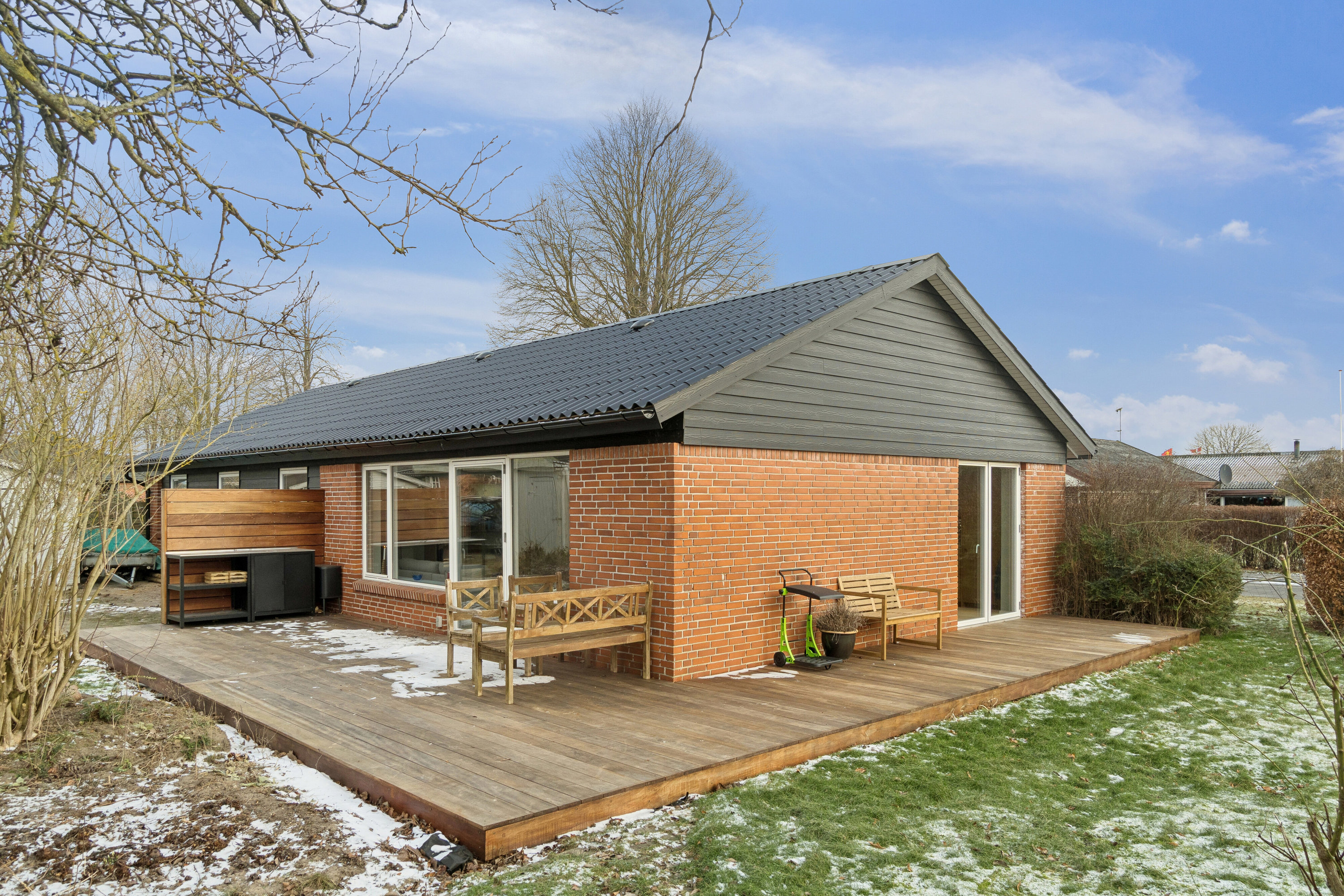 Fremhævet set fra haven billede i fuldskærmstilstand. Billede af Engparken 27, Skovby, 8464 Galten