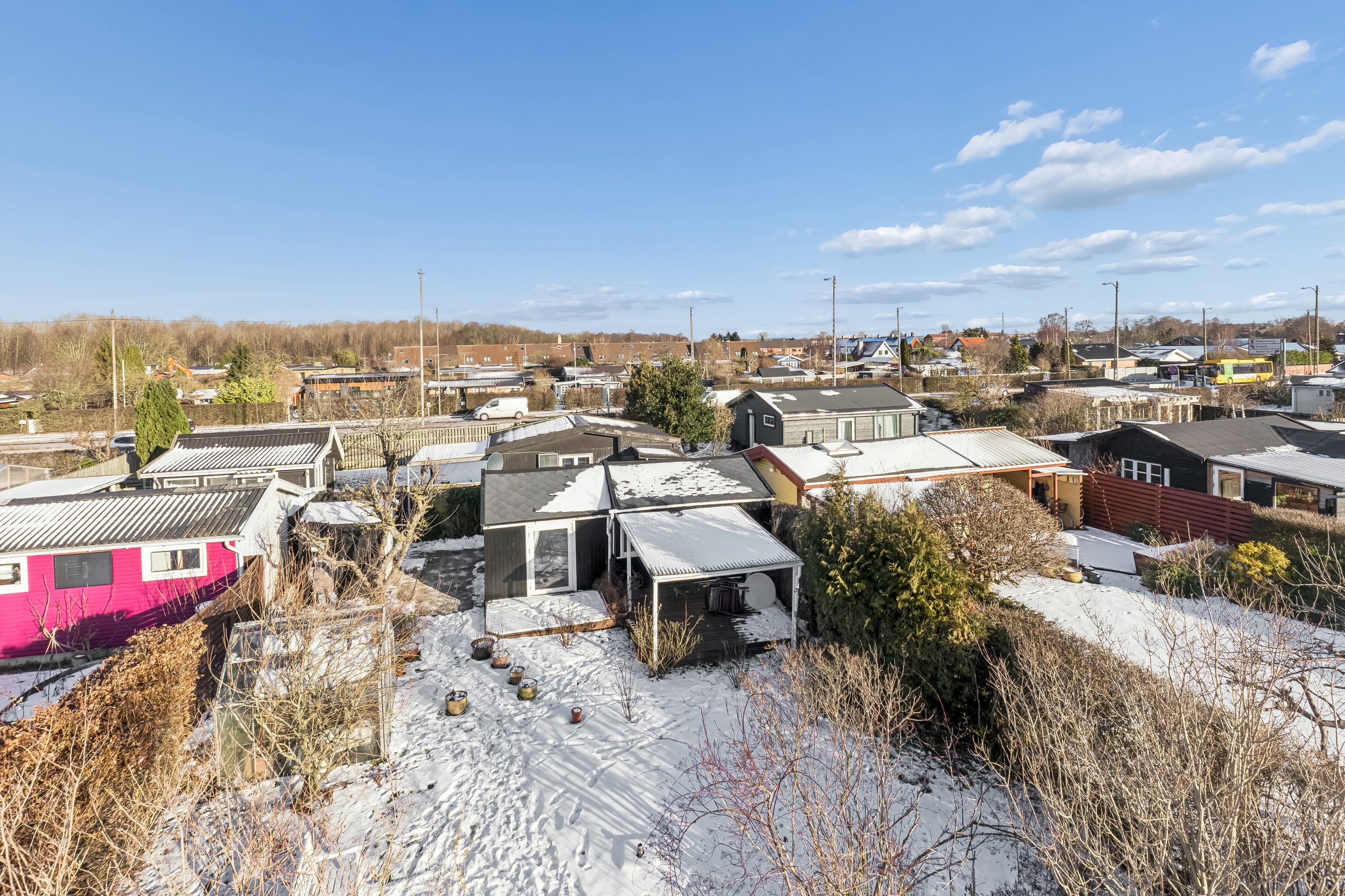 Fremhævet set fra haven billede i fuldskærmstilstand. Billede af Solsikkestien 16, 2610 Rødovre