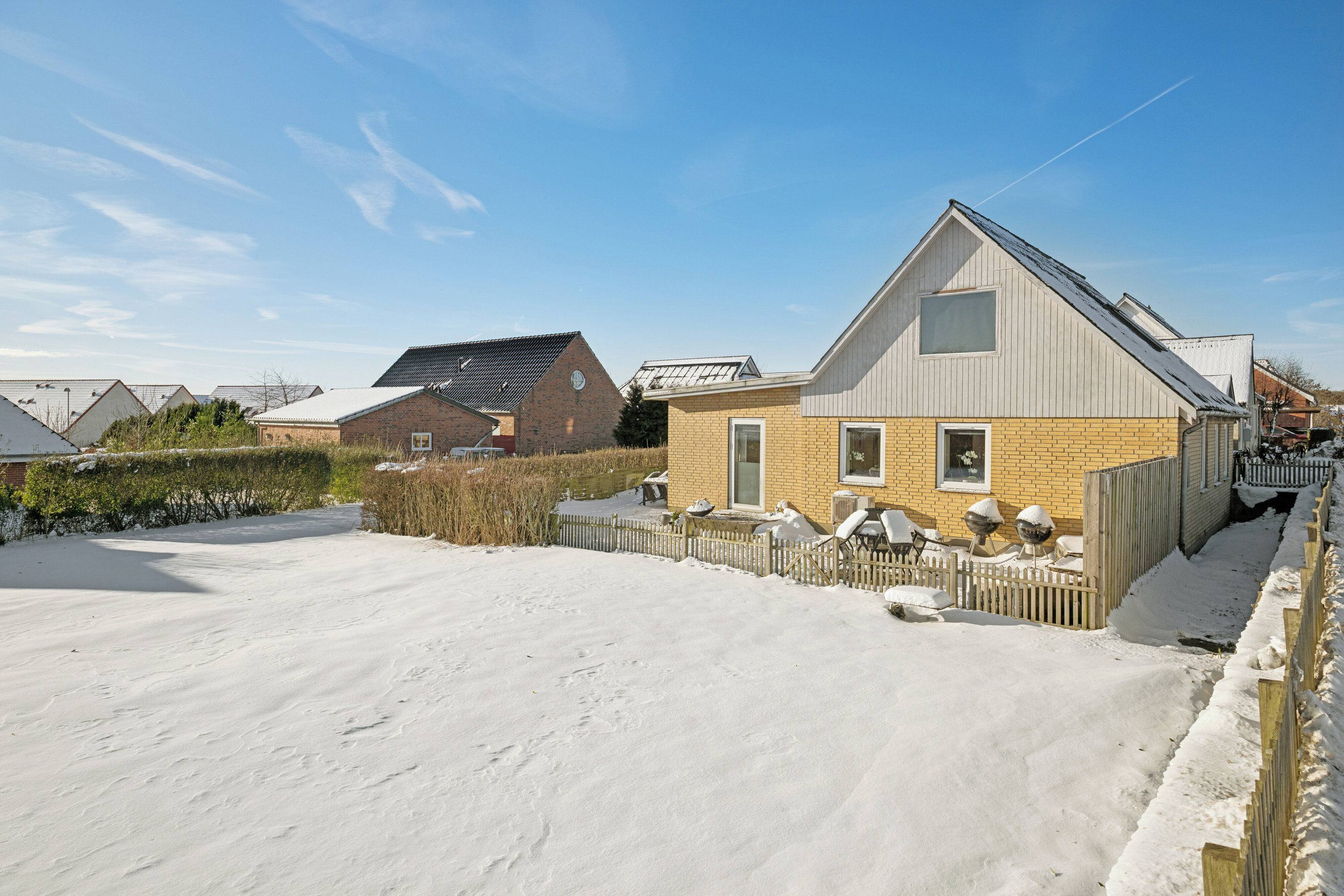 Fremhævet set fra haven billede i fuldskærmstilstand. Billede af Vordingborgvej 34, 4773 Stensved