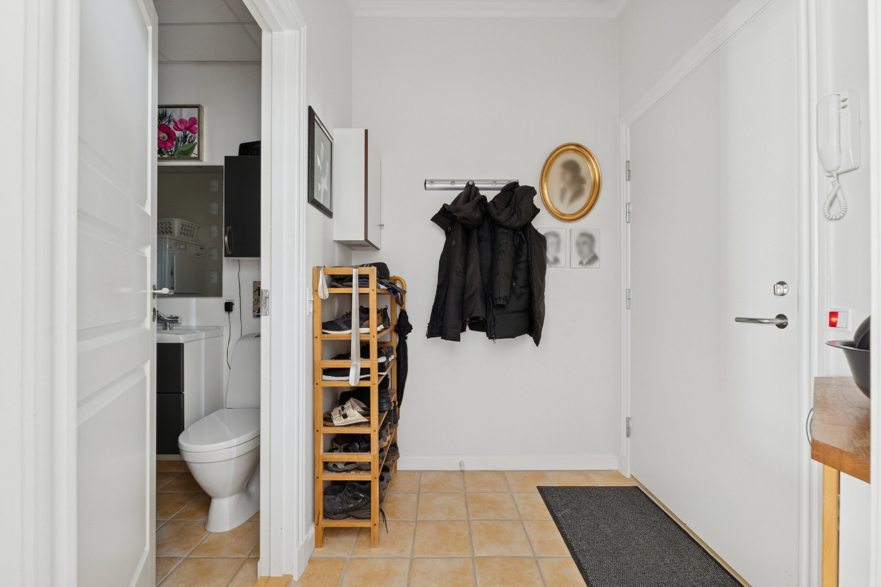 Fremhævet gang billede i fuldskærmstilstand. Billede af Færgevej 14, 1. tv., 5700 Svendborg