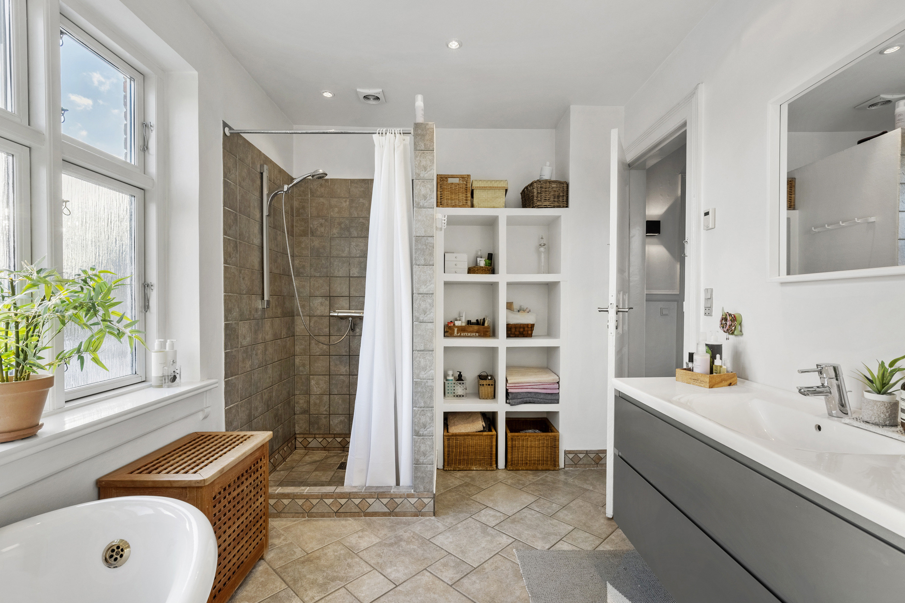 Fremhævet badeværelse billede i fuldskærmstilstand. Billede af Lahnsgade 62, 5000 Odense C