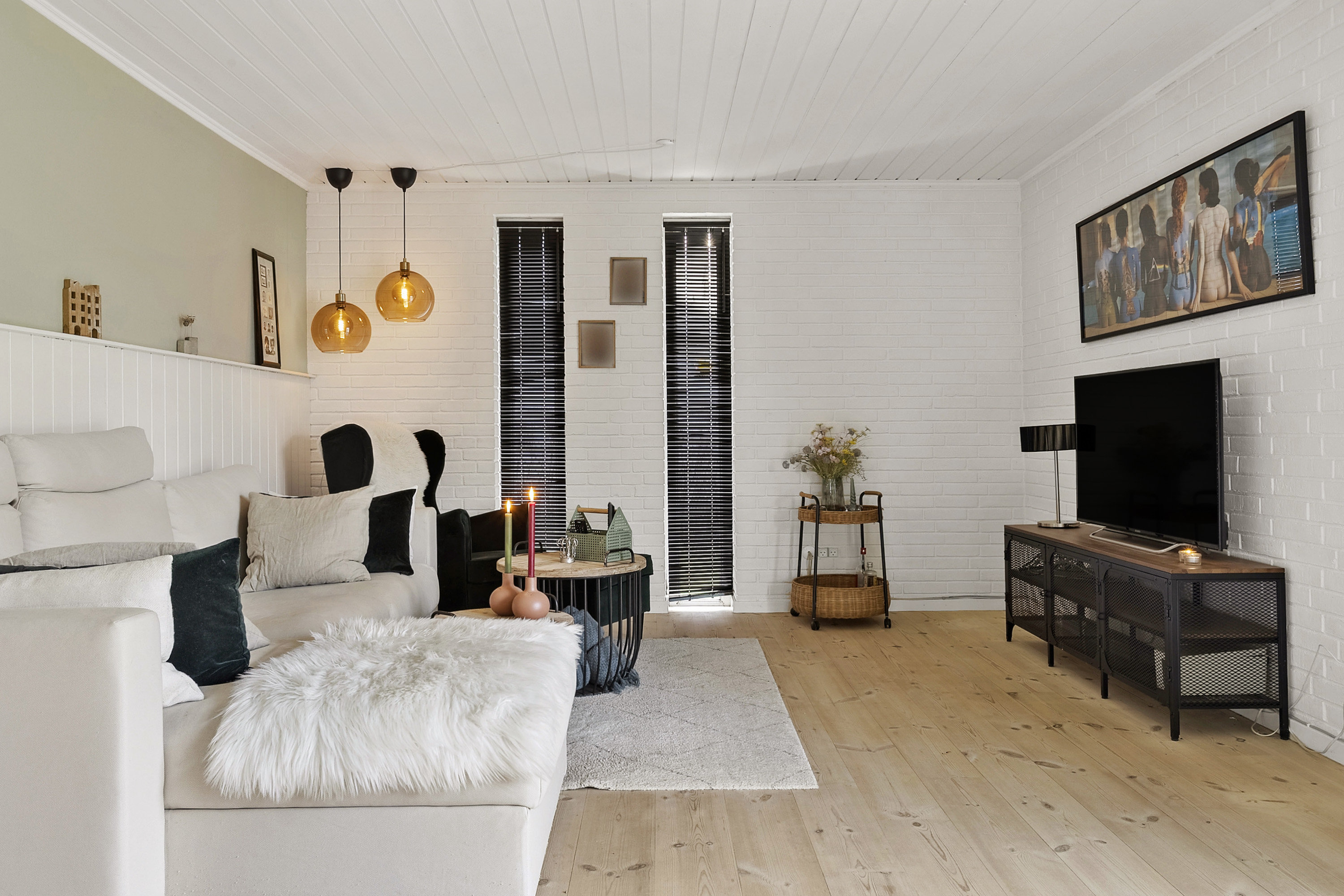 Fremhævet stue billede i fuldskærmstilstand. Billede af Kornmarken 3, Foldingbro, 6650 Brørup