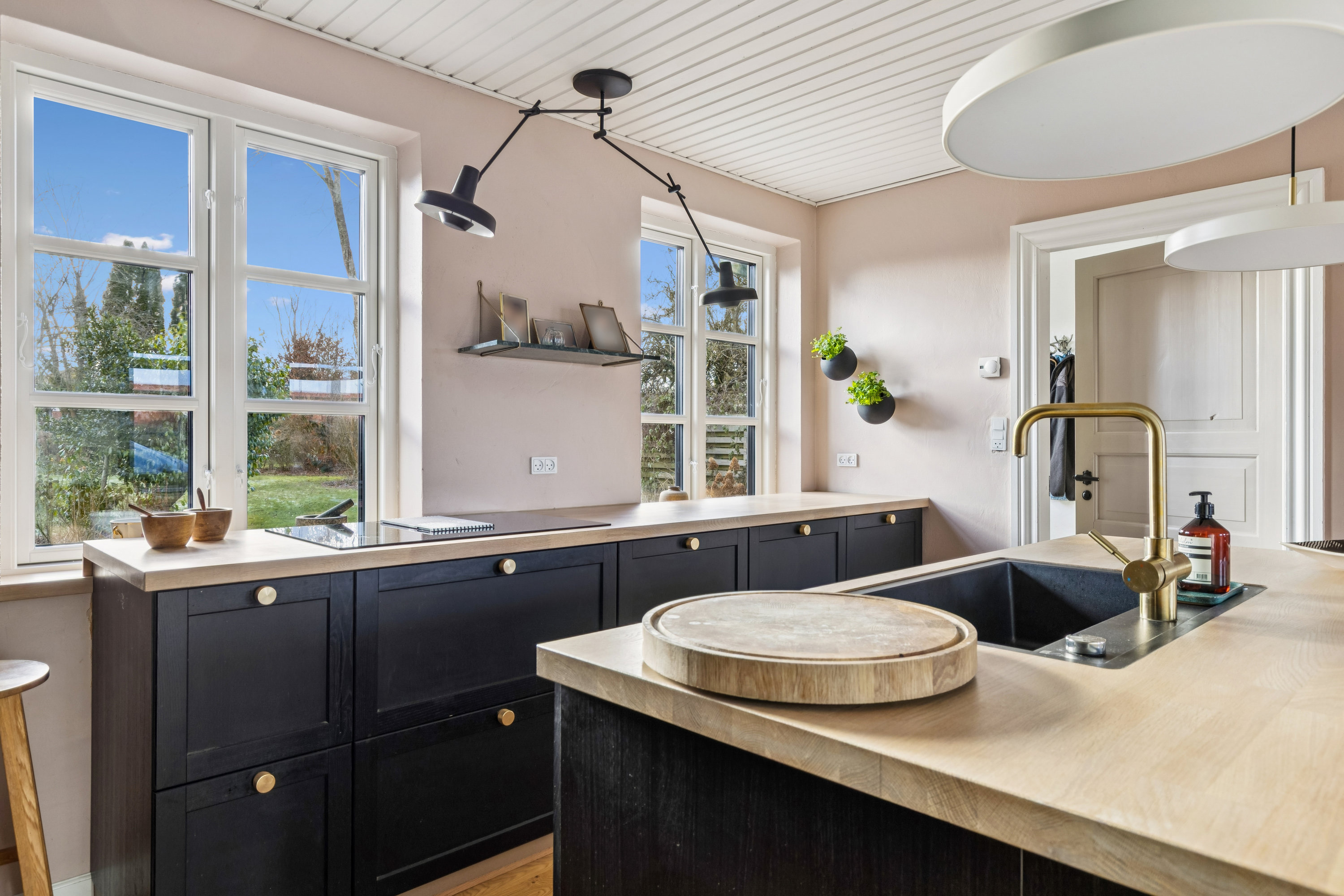 Fremhævet køkken billede i fuldskærmstilstand. Billede af Vallekildevej 53, 4534 Hørve