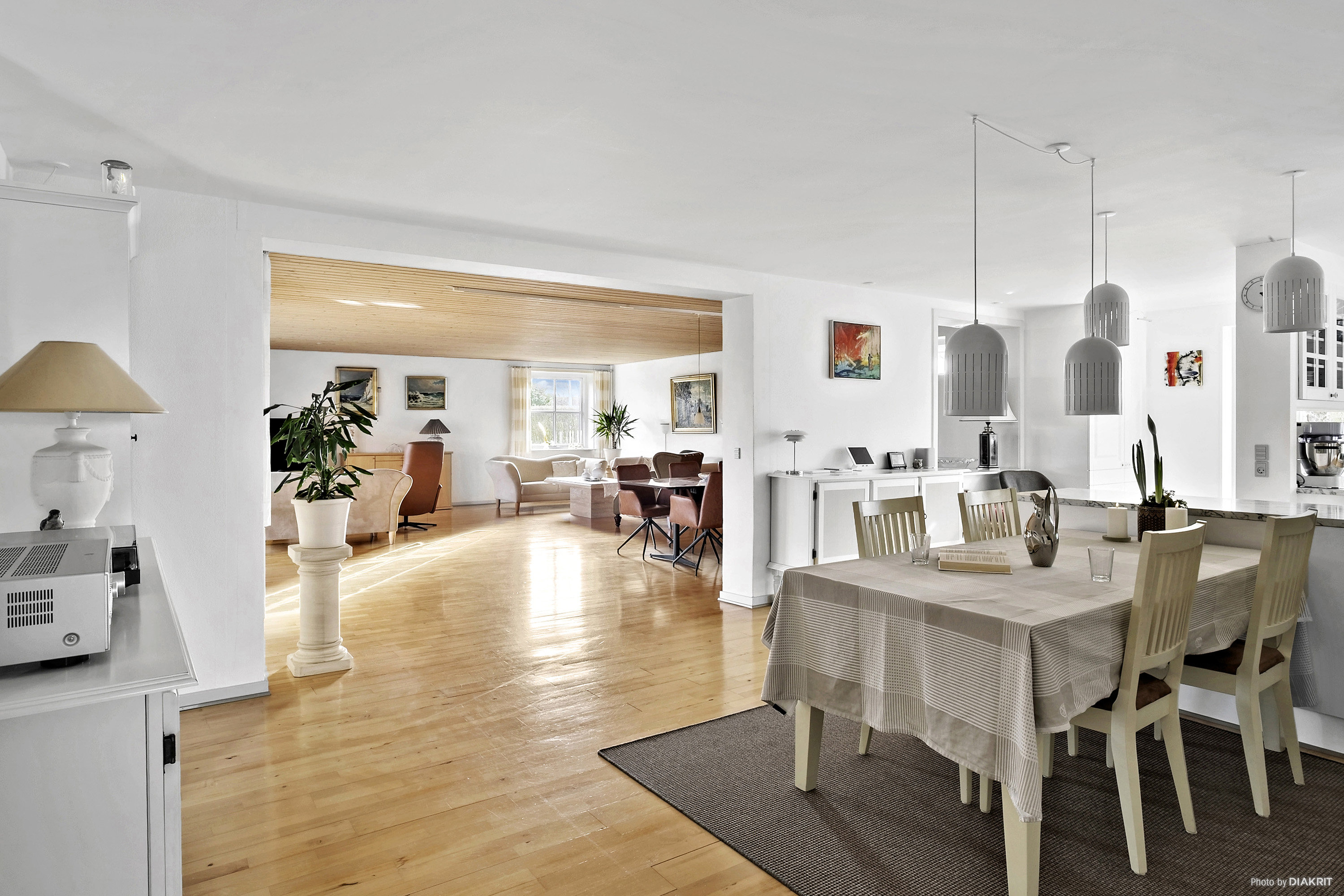 Fremhævet spisestue billede i fuldskærmstilstand. Billede af Ankjær 320, 8300 Odder