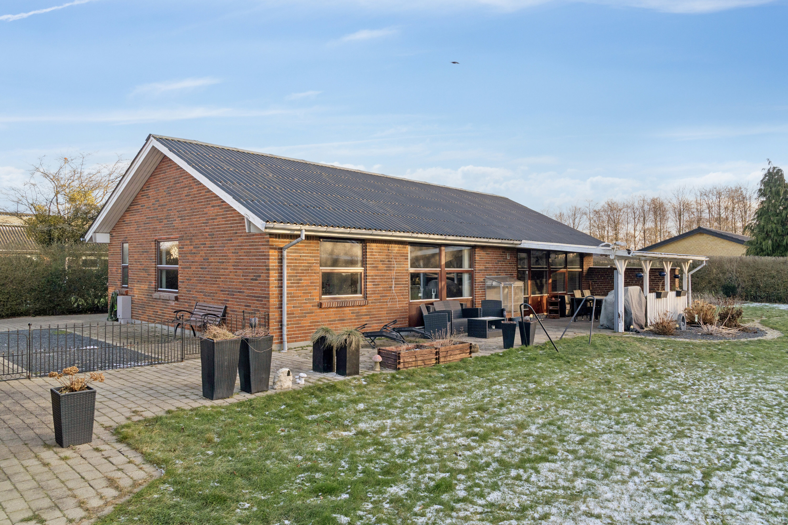 Fremhævet set fra haven billede i fuldskærmstilstand. Billede af Saturnvej 23, 8723 Løsning