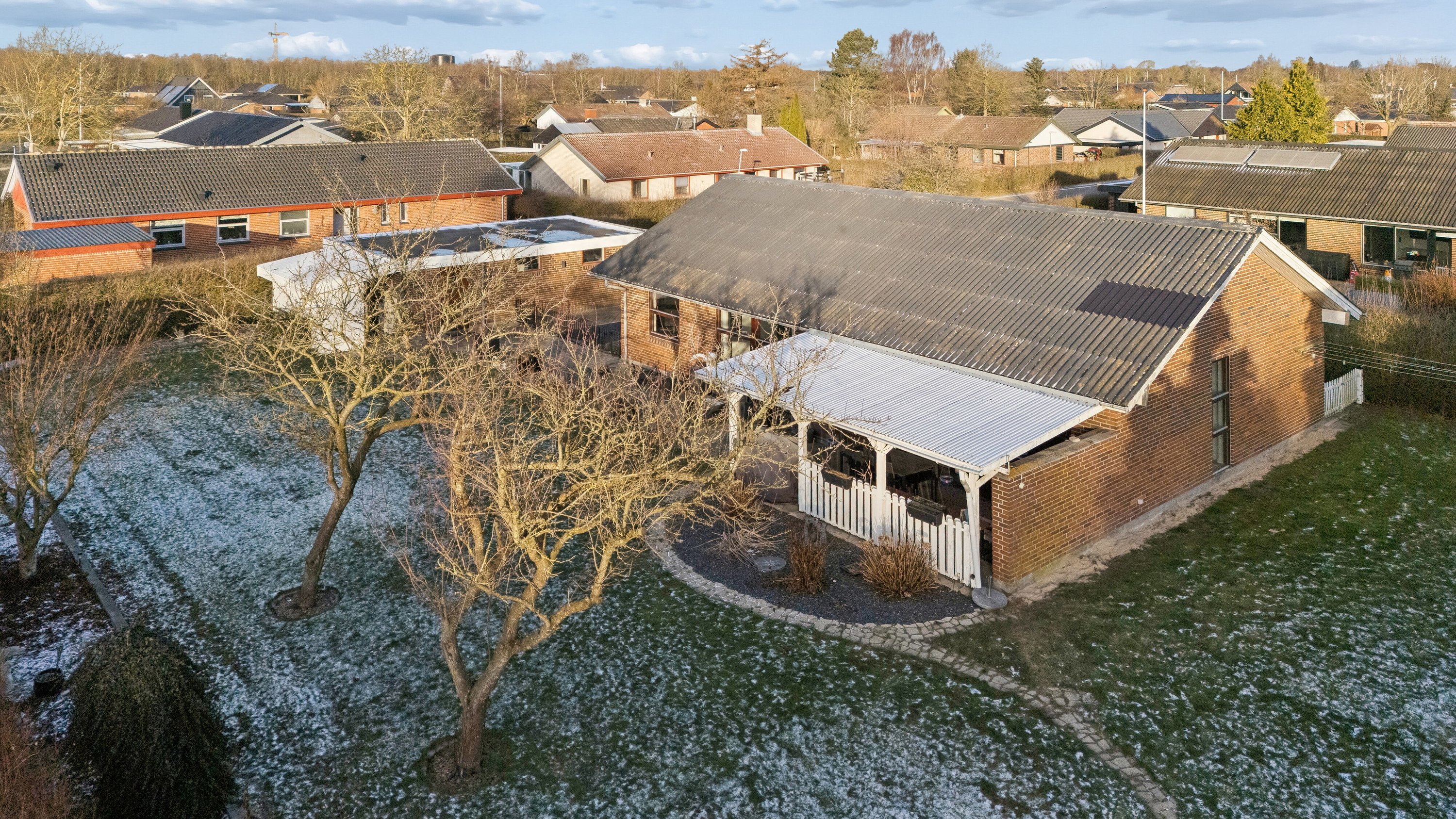 Fremhævet set fra haven billede i fuldskærmstilstand. Billede af Saturnvej 23, 8723 Løsning