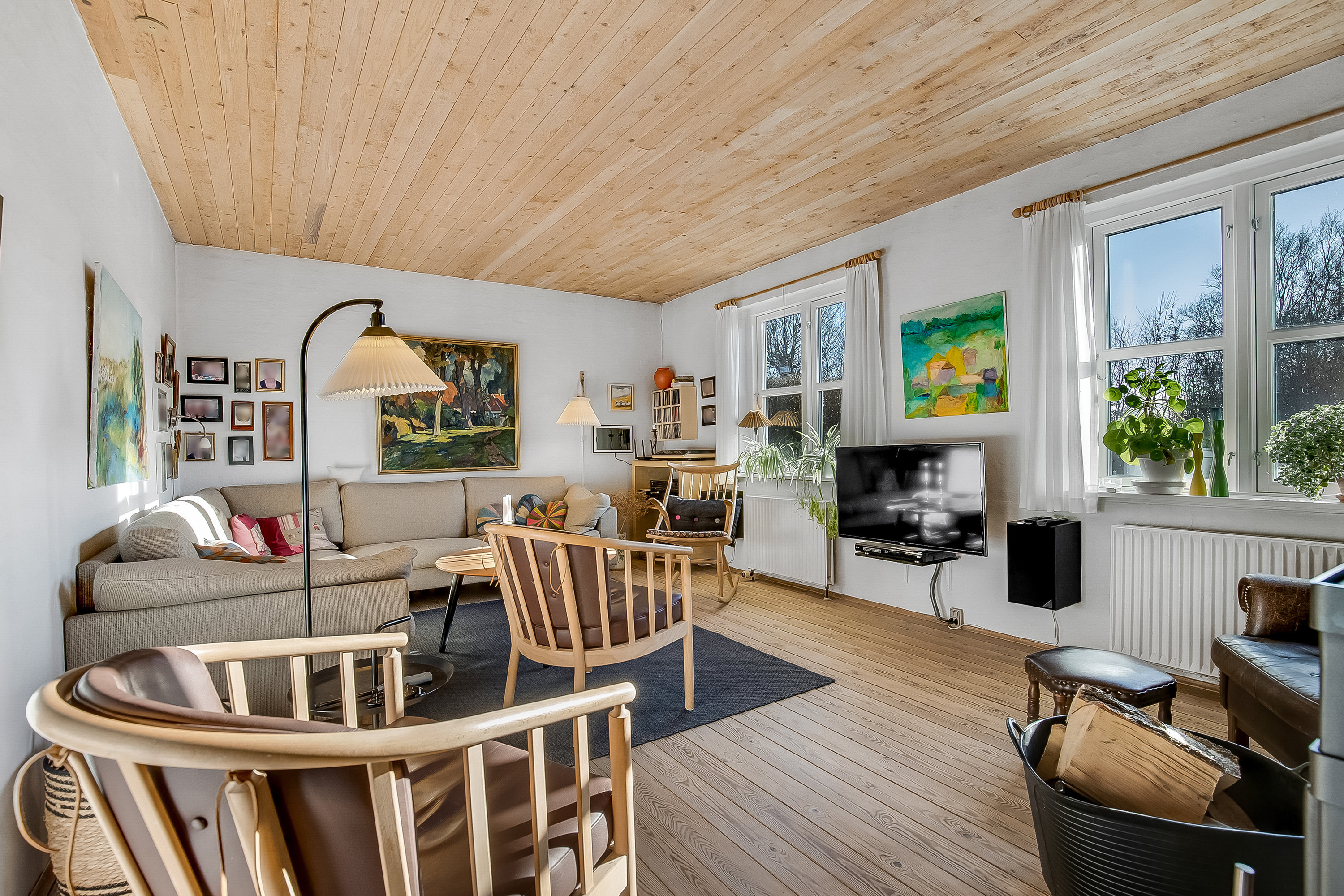 Fremhævet stue billede i fuldskærmstilstand. Billede af Gyndbjerg 21, Agtrup, 6091 Bjert