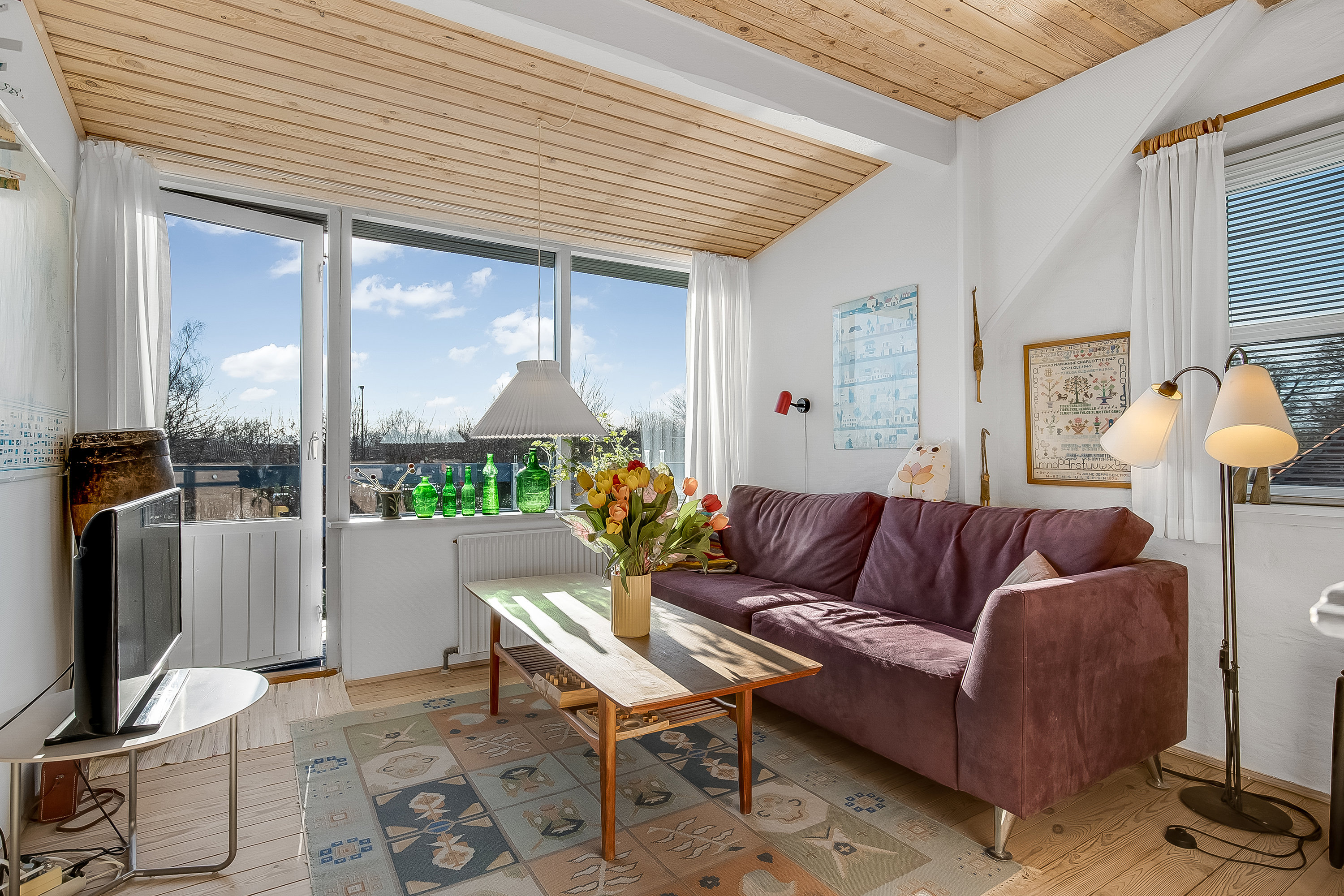 Fremhævet stue billede i fuldskærmstilstand. Billede af Gyndbjerg 21, Agtrup, 6091 Bjert