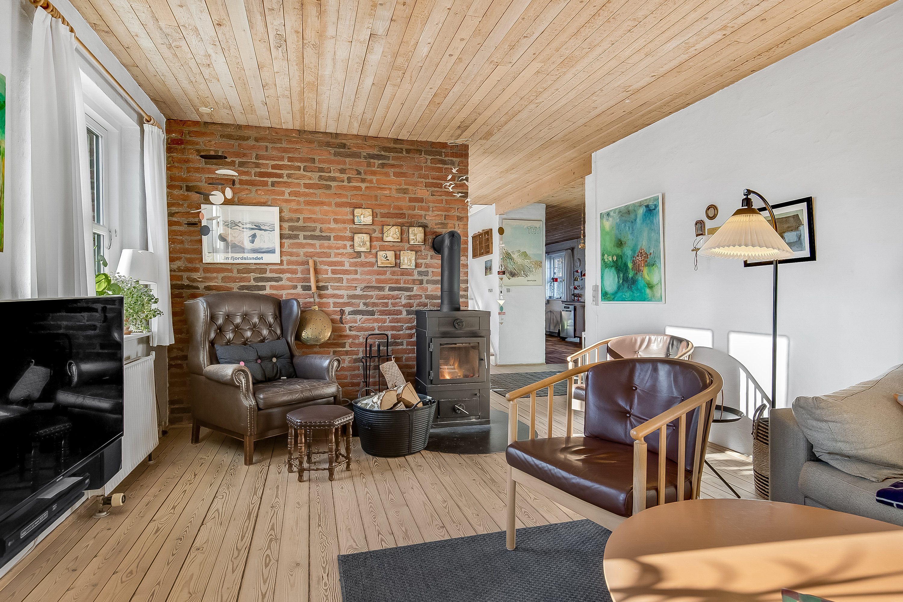 Fremhævet stue billede i fuldskærmstilstand. Billede af Gyndbjerg 21, Agtrup, 6091 Bjert