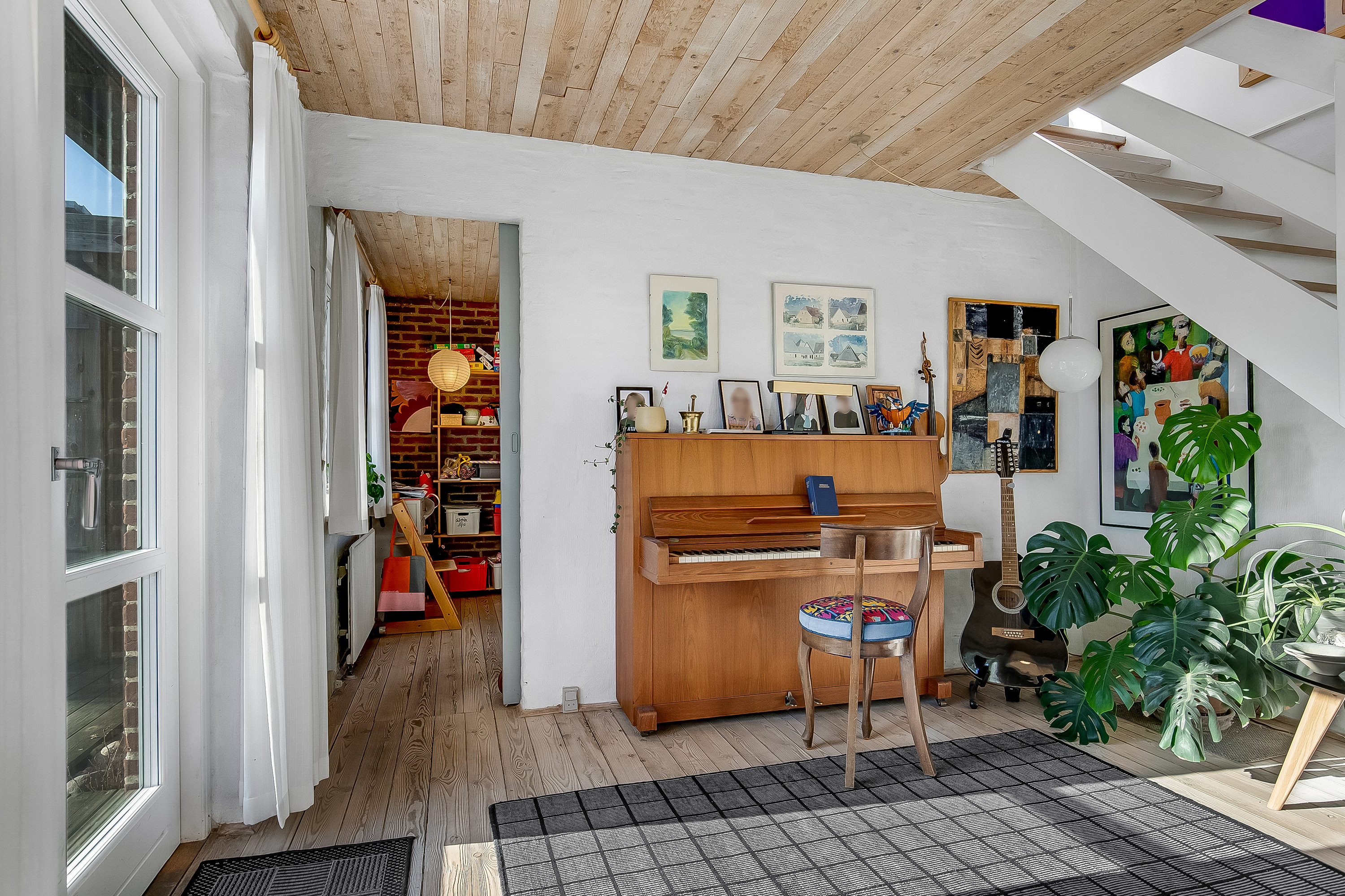 Fremhævet stue billede i fuldskærmstilstand. Billede af Gyndbjerg 21, Agtrup, 6091 Bjert