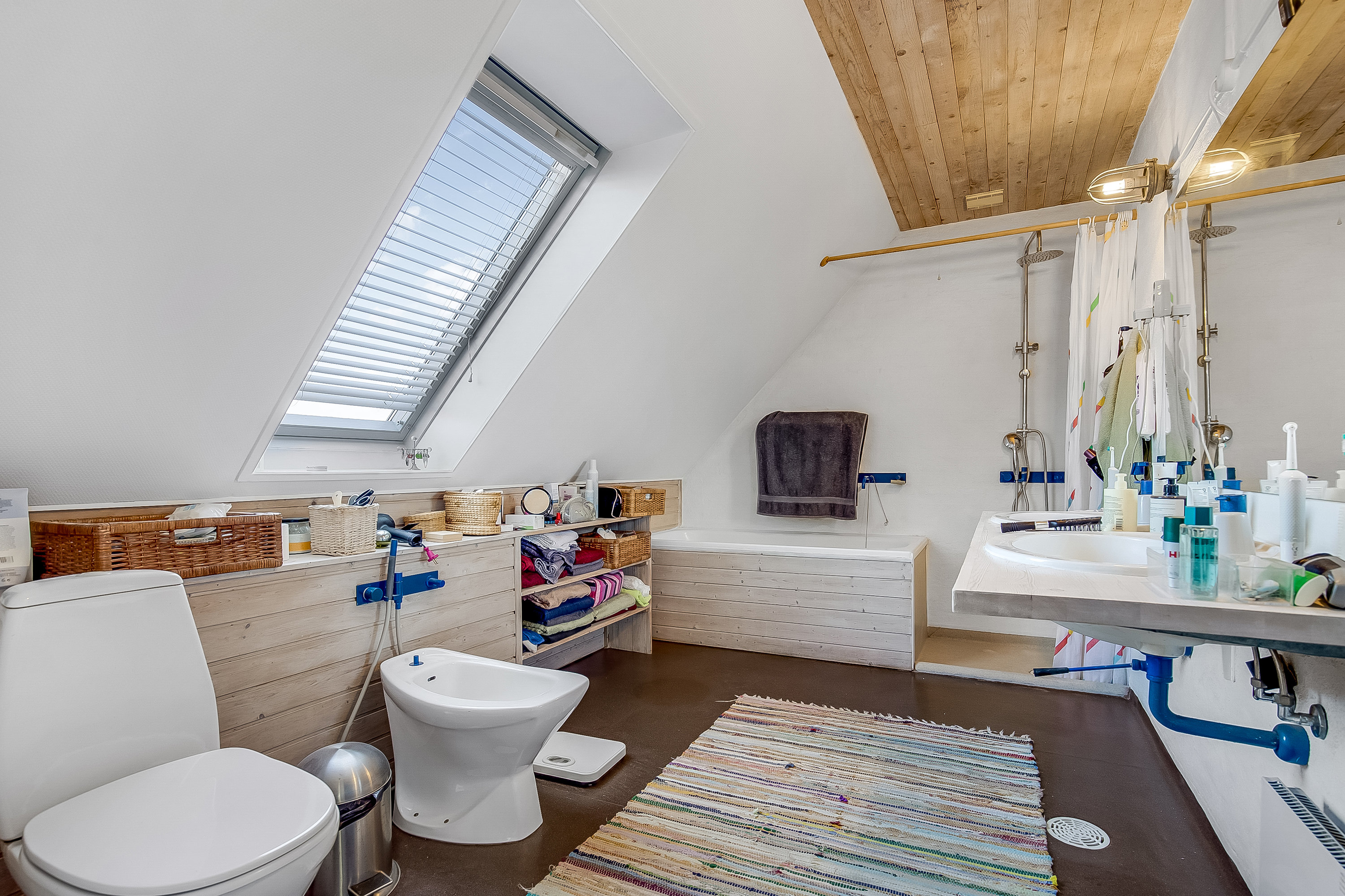 Fremhævet badeværelse billede i fuldskærmstilstand. Billede af Gyndbjerg 21, Agtrup, 6091 Bjert