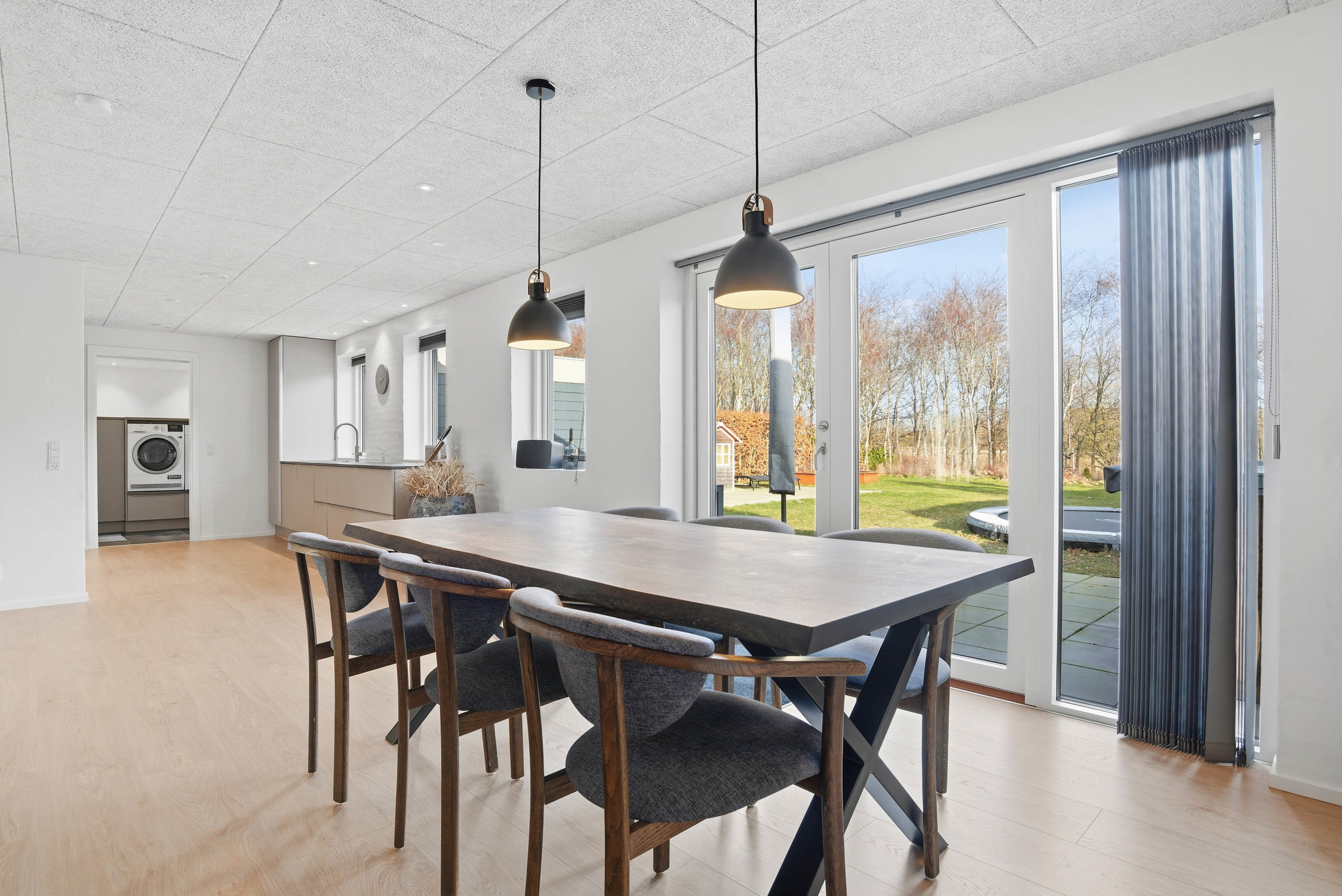 Fremhævet køkken alrum billede i fuldskærmstilstand. Billede af Skovstjernen 27, Mejrup, 7500 Holstebro