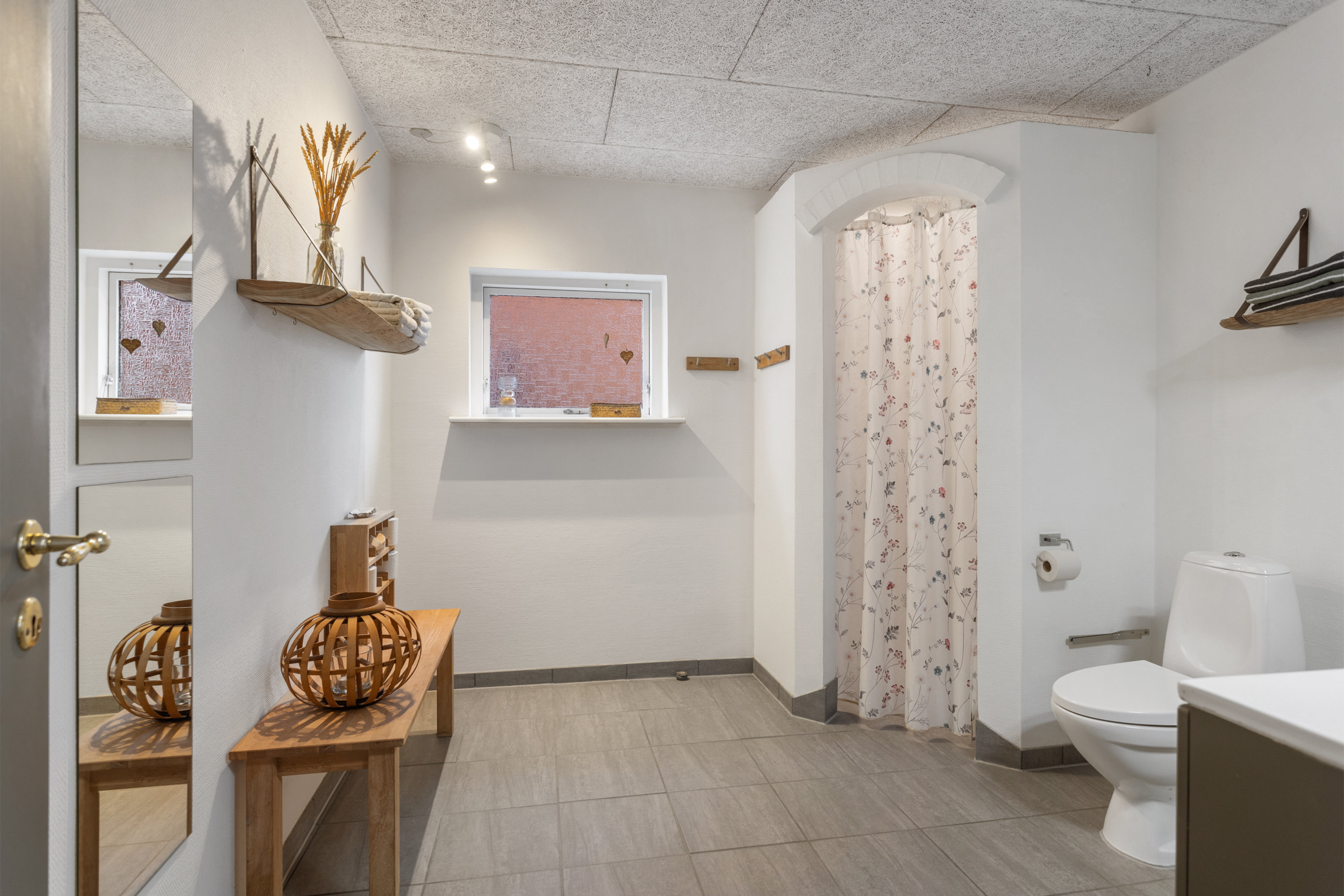 Fremhævet badeværelse billede i fuldskærmstilstand. Billede af Brovej 5, Kvissel, 9900 Frederikshavn