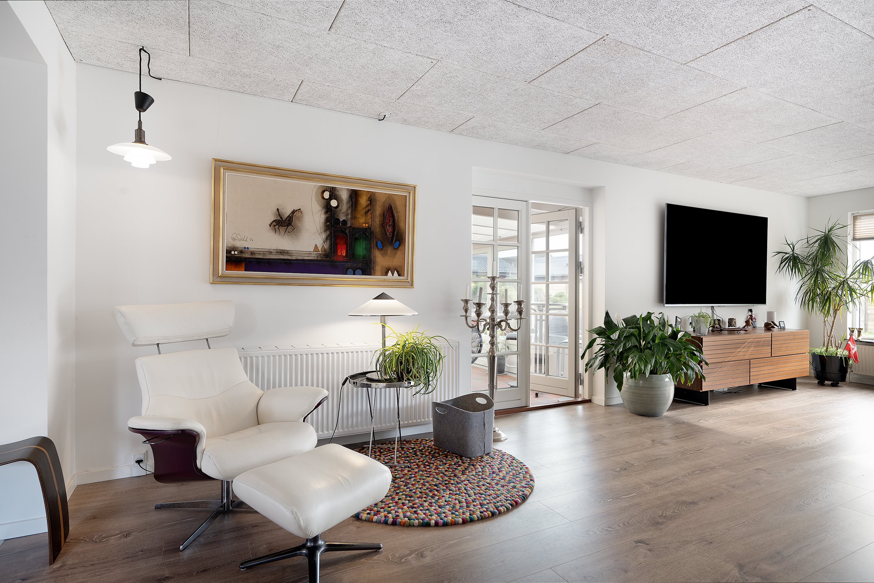 Fremhævet stue billede i fuldskærmstilstand. Billede af Enighedsvej 1, 8963 Auning