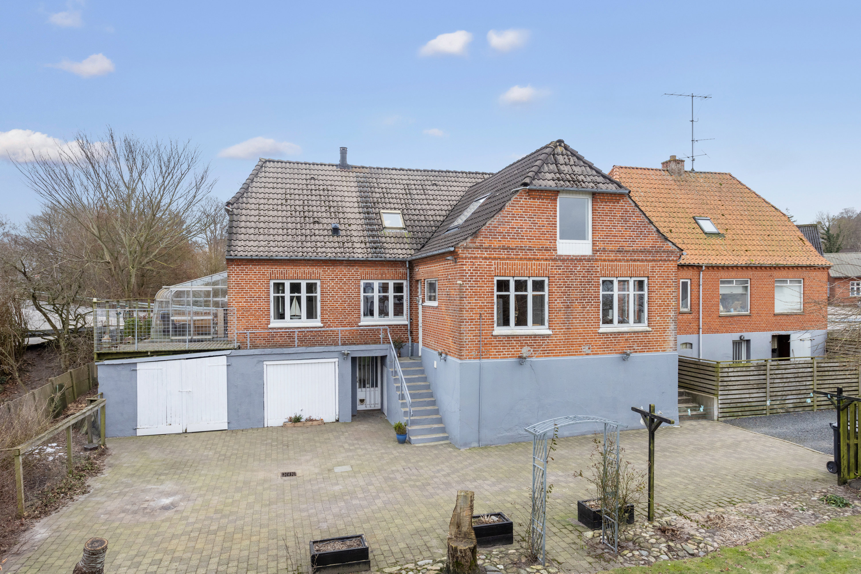 Fremhævet facade billede i fuldskærmstilstand. Billede af Brovej 5, Kvissel, 9900 Frederikshavn