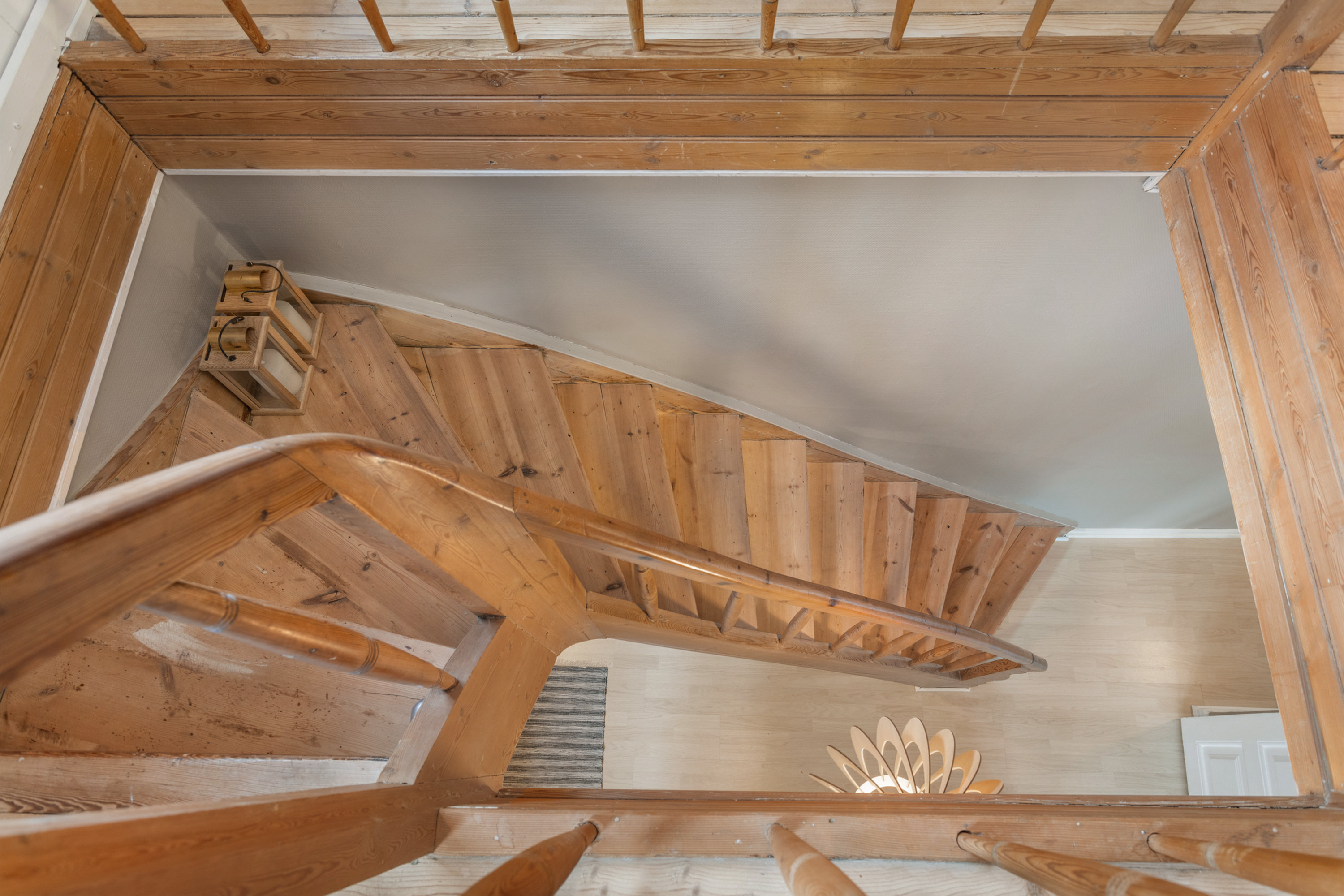 Fremhævet trappe billede i fuldskærmstilstand. Billede af Brovej 5, Kvissel, 9900 Frederikshavn