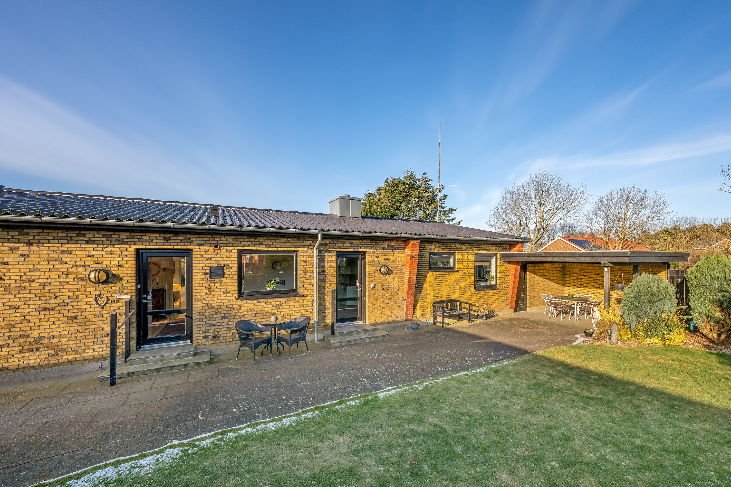 Fremhævet facade billede i fuldskærmstilstand. Billede af Uglbjergvej 6, Dejbjerg, 6900 Skjern