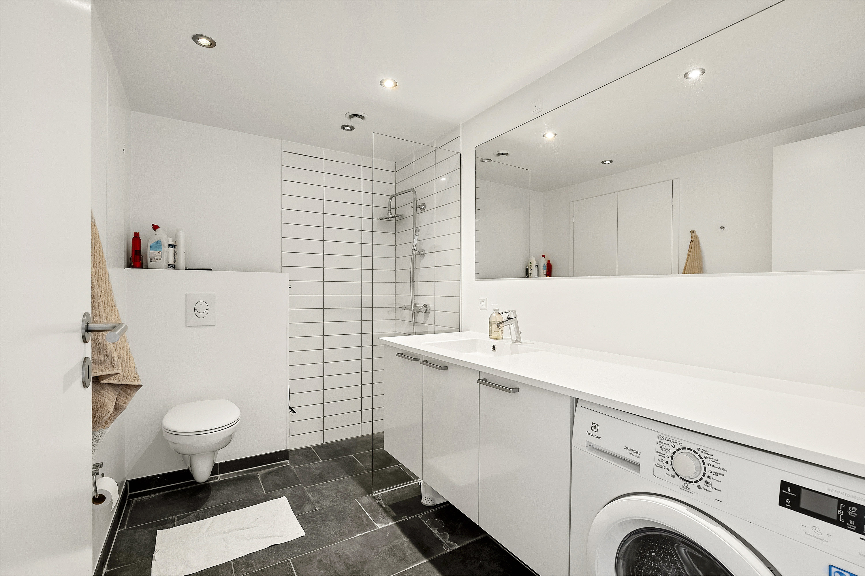 Fremhævet badeværelse billede i fuldskærmstilstand. Billede af Promenadebyen 30, 6. 4., 5000 Odense C