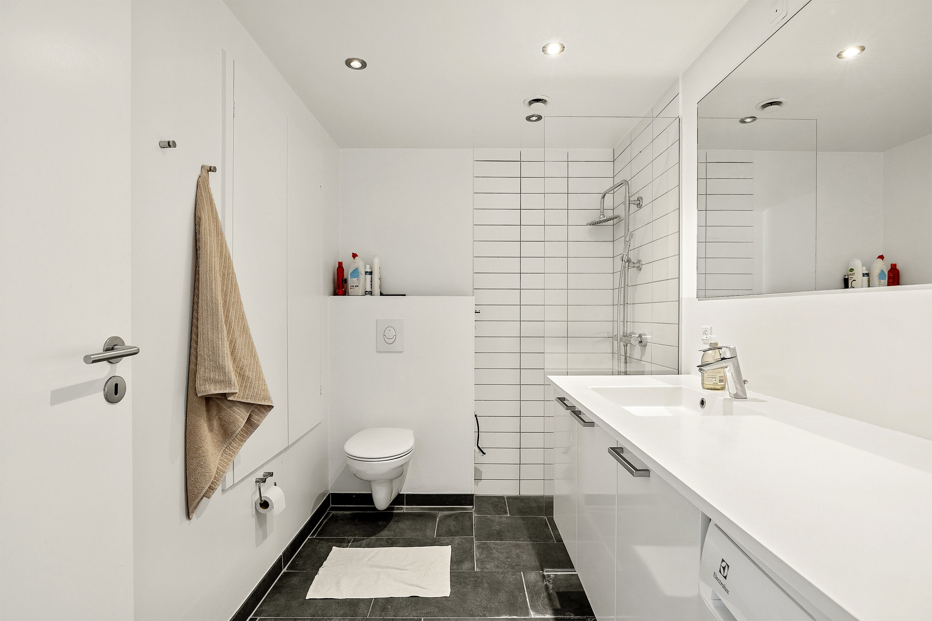 Fremhævet badeværelse billede i fuldskærmstilstand. Billede af Promenadebyen 30, 6. 4., 5000 Odense C