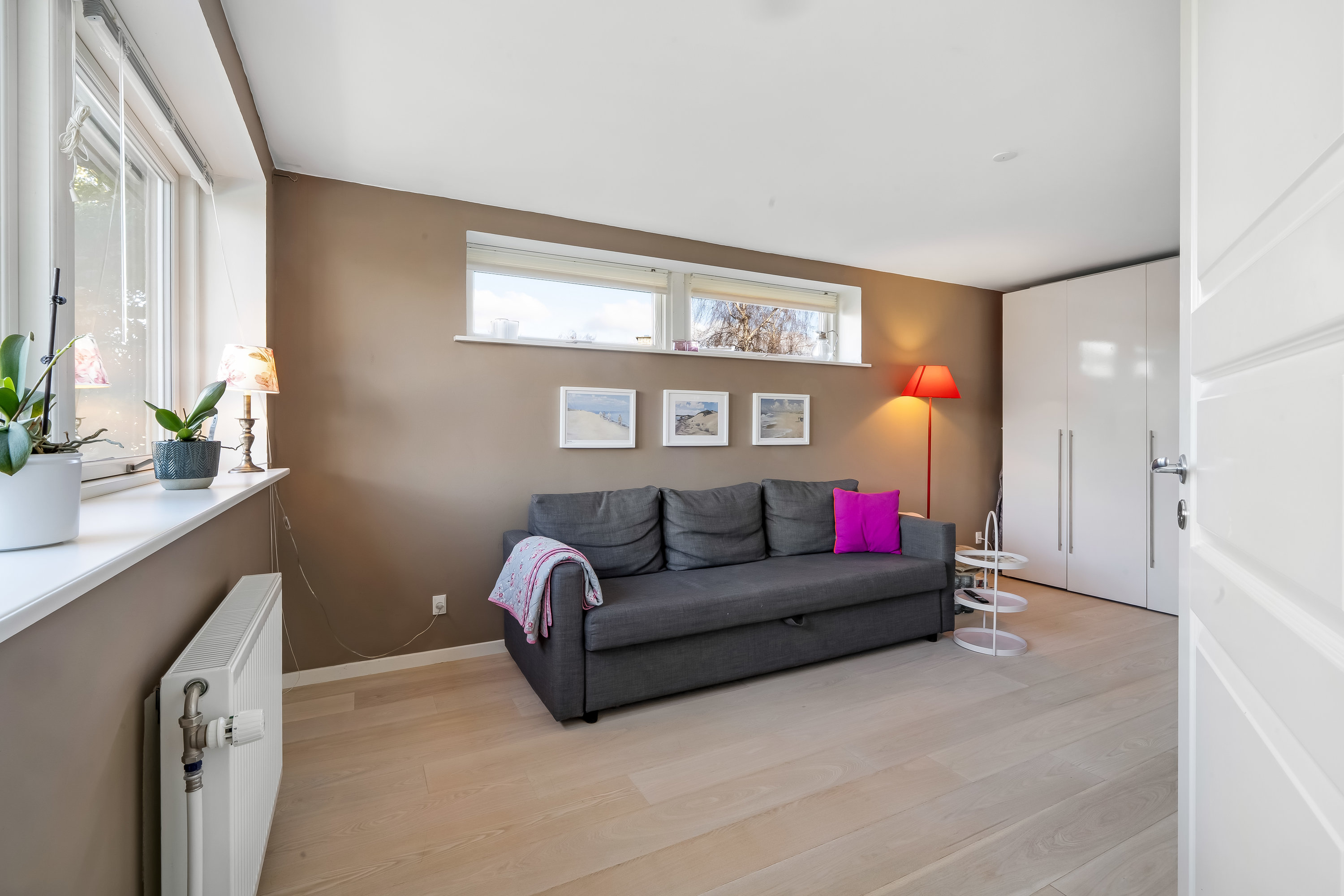 Fremhævet stue billede i fuldskærmstilstand. Billede af Søparken 4, Annisse, 3200 Helsinge