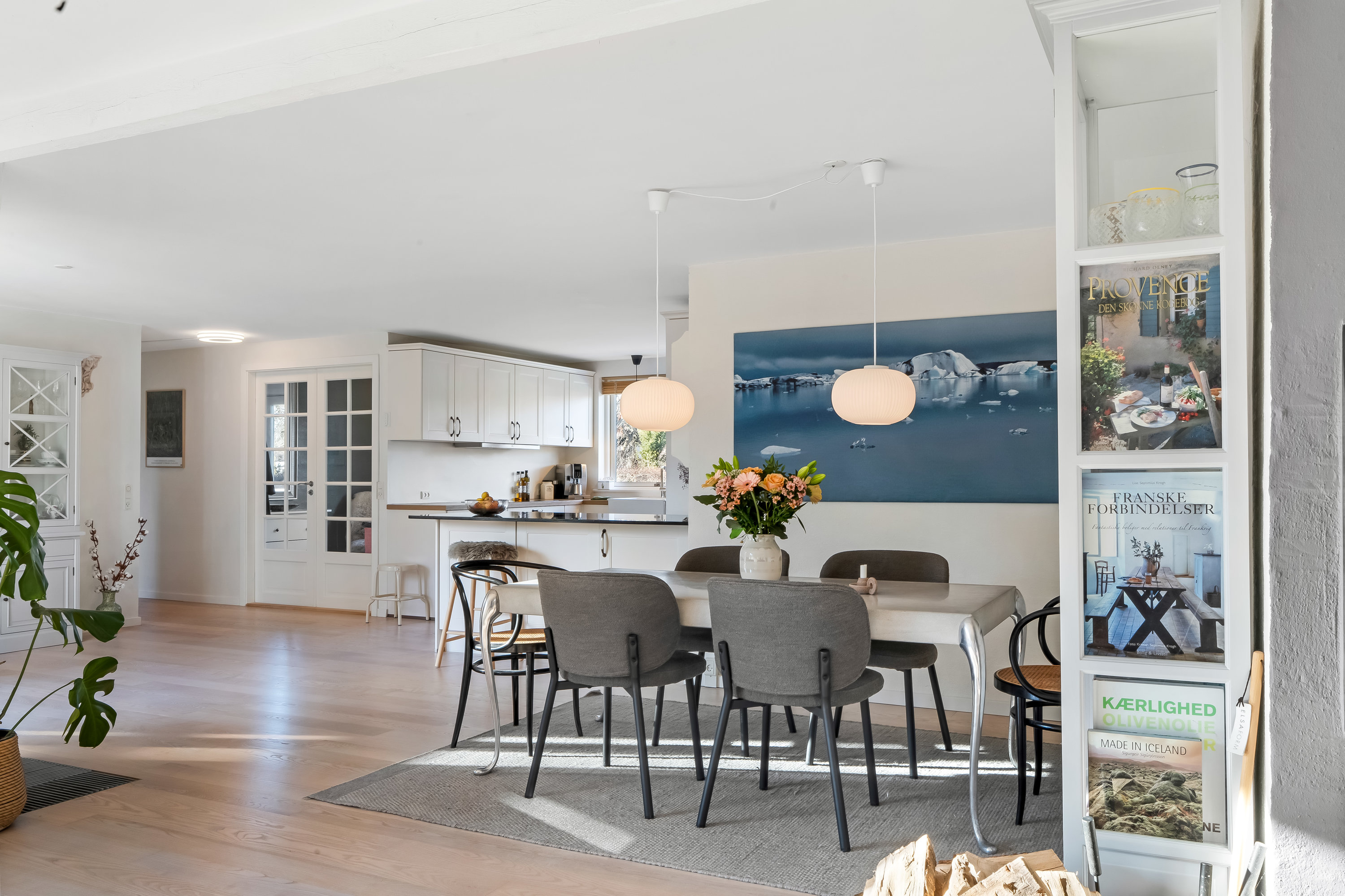 Fremhævet stue billede i fuldskærmstilstand. Billede af Søparken 4, Annisse, 3200 Helsinge