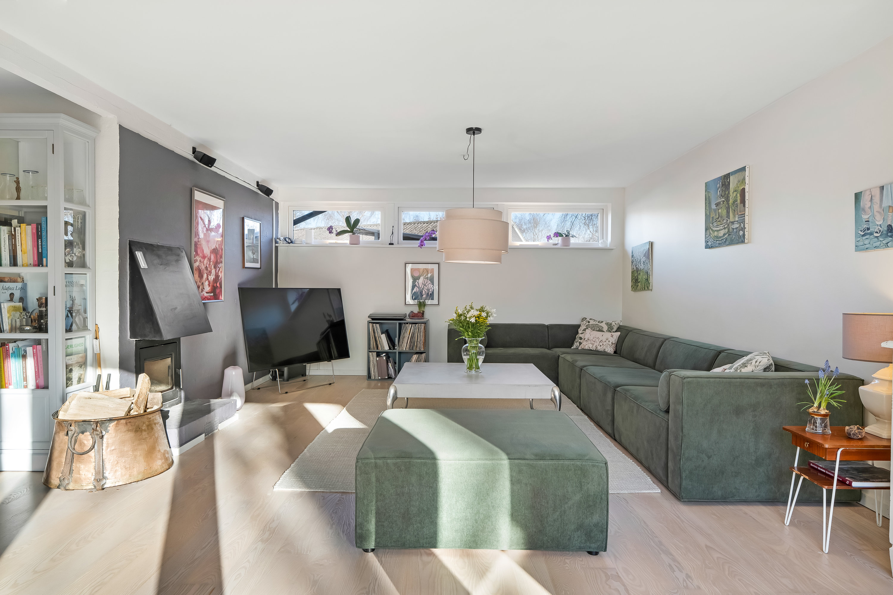 Fremhævet stue billede i fuldskærmstilstand. Billede af Søparken 4, Annisse, 3200 Helsinge