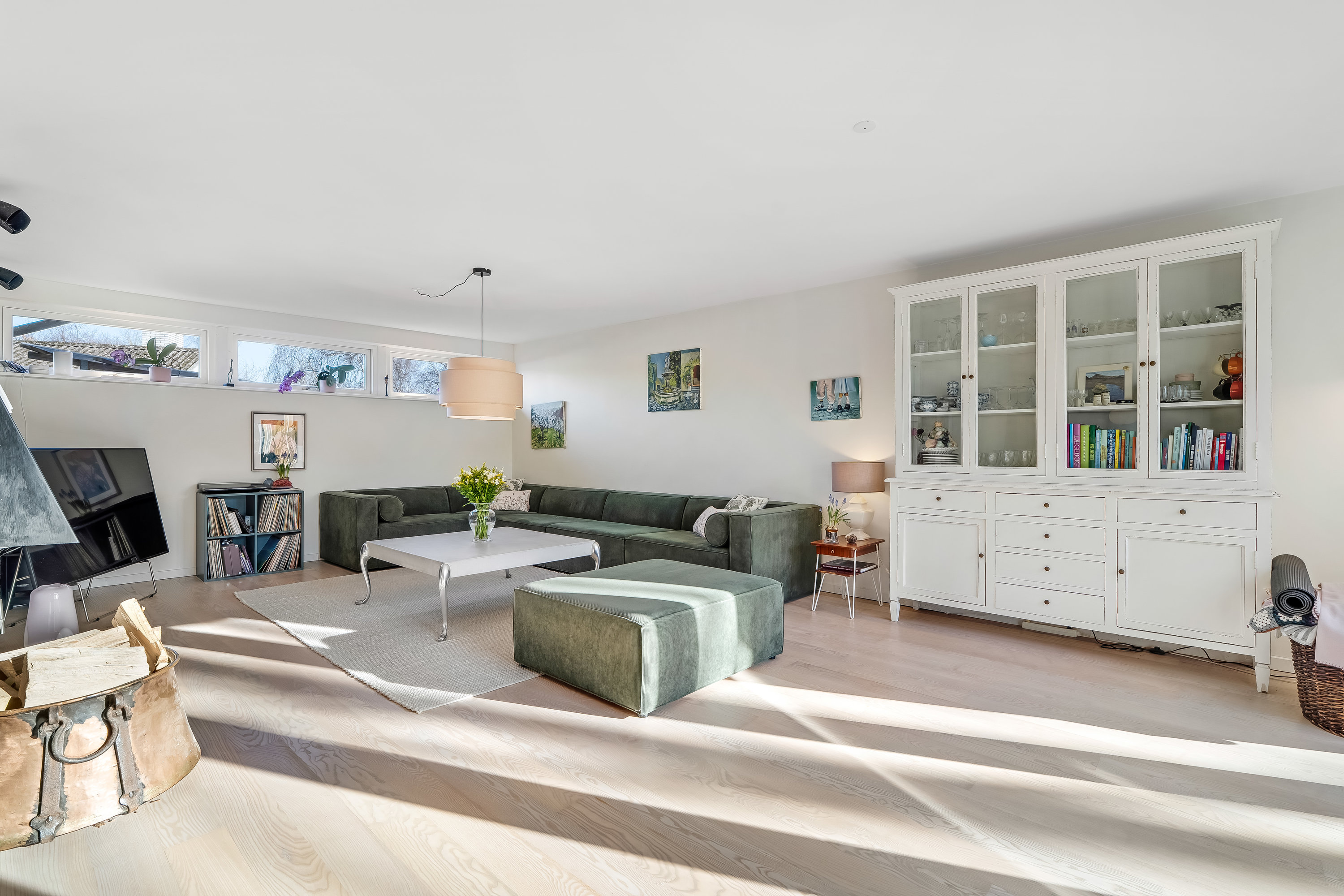 Fremhævet stue billede i fuldskærmstilstand. Billede af Søparken 4, Annisse, 3200 Helsinge