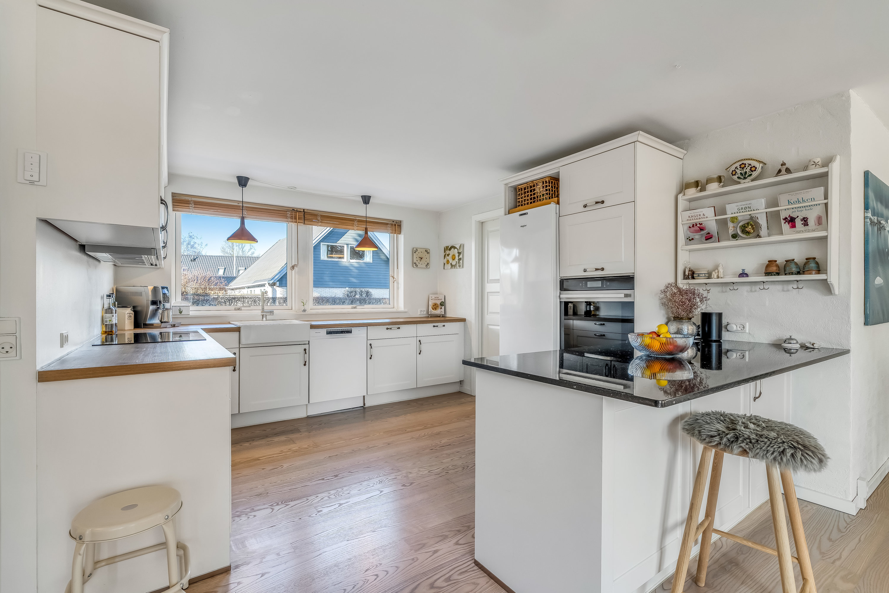 Fremhævet køkken billede i fuldskærmstilstand. Billede af Søparken 4, Annisse, 3200 Helsinge