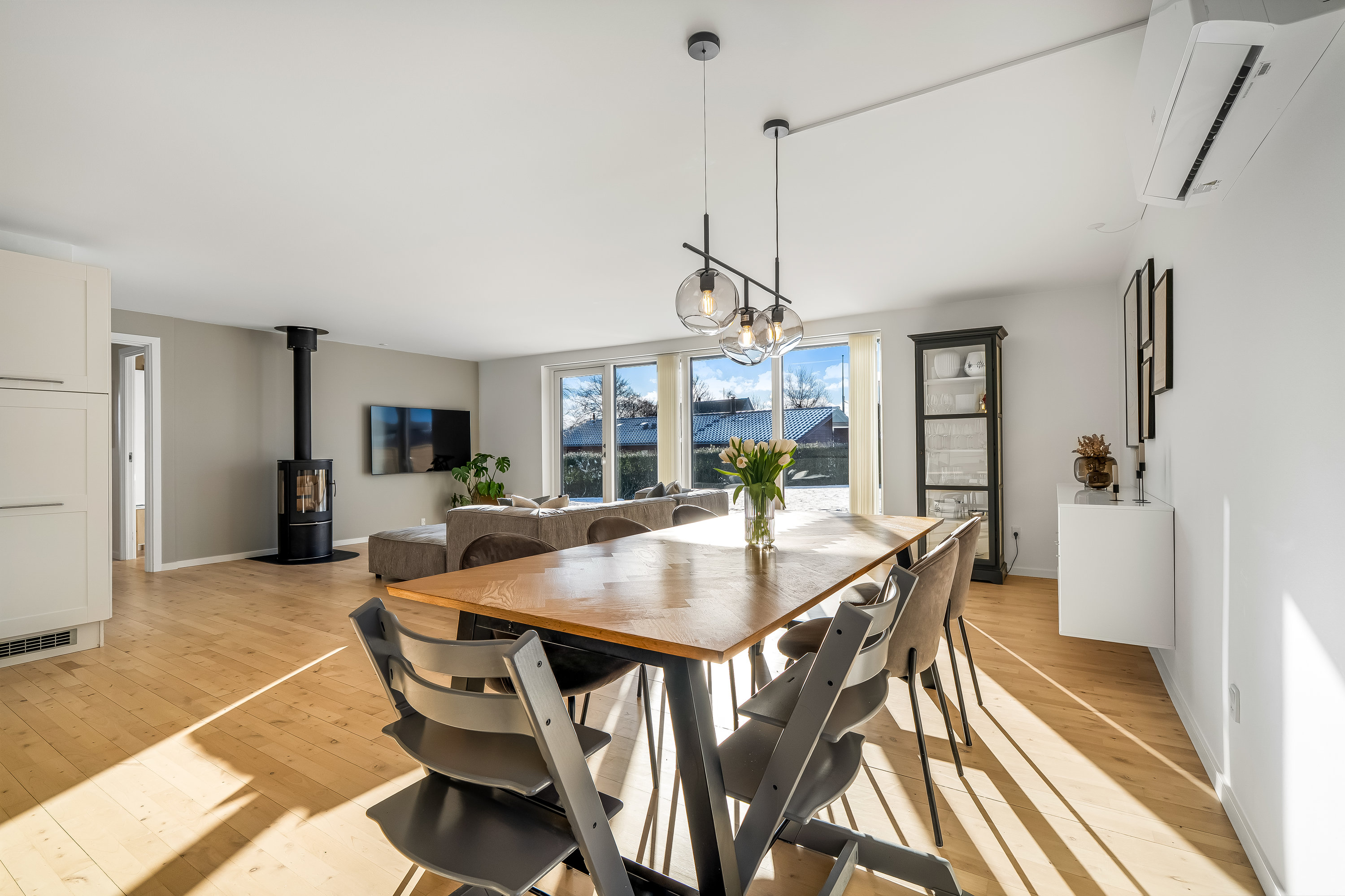 Fremhævet stue billede i fuldskærmstilstand. Billede af Tulstrup Have 4, Tulstrup, 3400 Hillerød