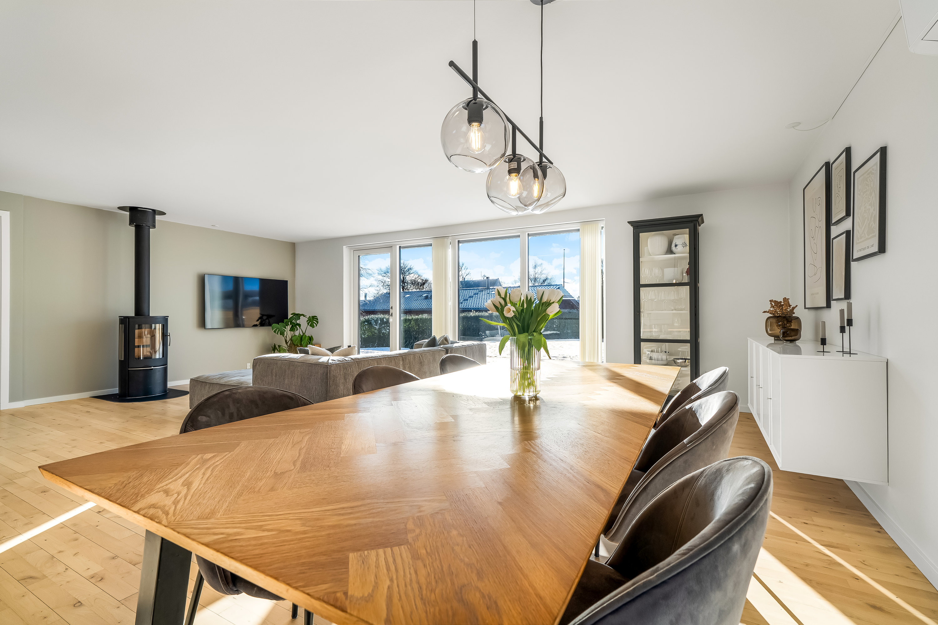 Fremhævet stue billede i fuldskærmstilstand. Billede af Tulstrup Have 4, Tulstrup, 3400 Hillerød