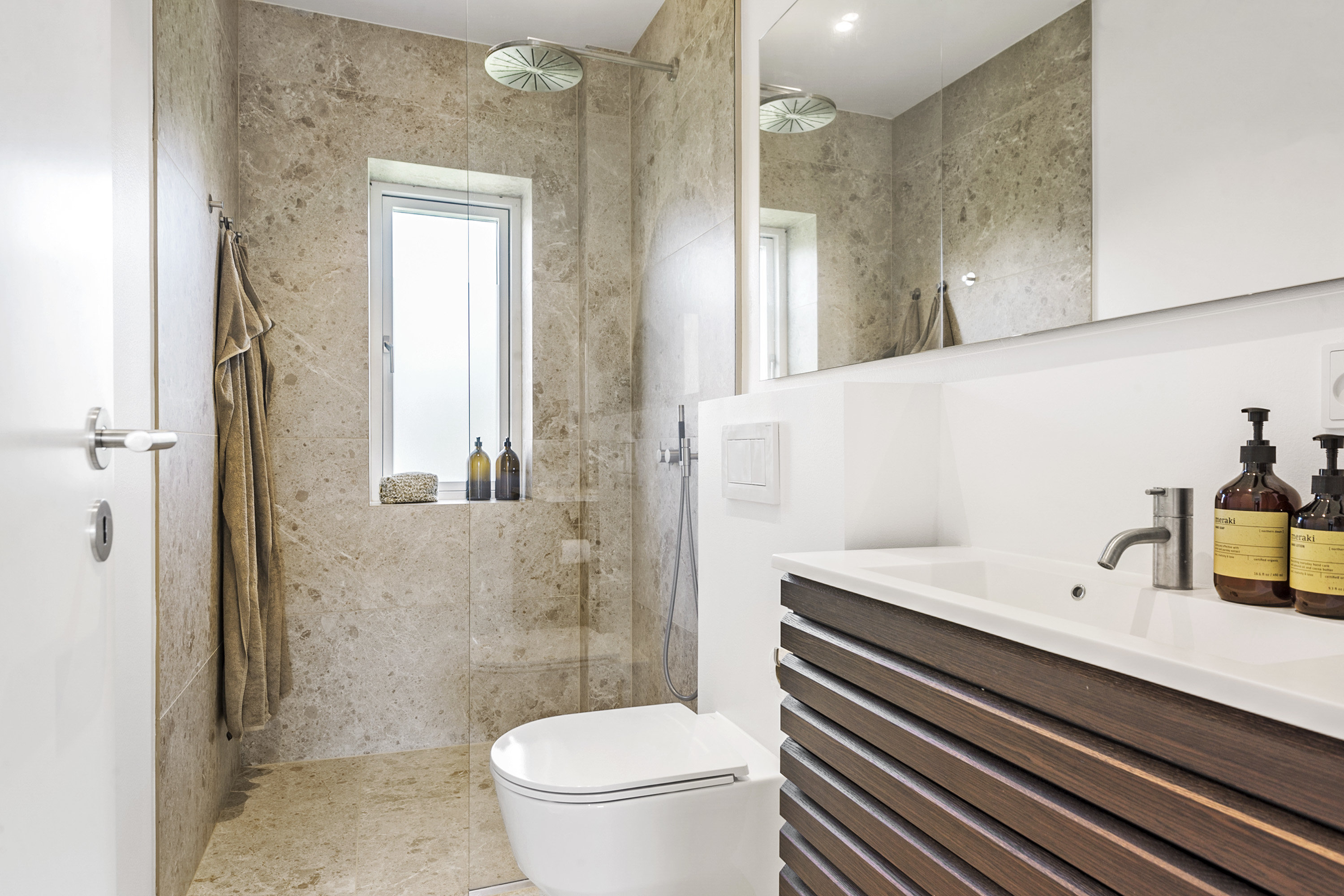 Fremhævet badeværelse billede i fuldskærmstilstand. Billede af Ellemarksvej 9, 1., 8000 Aarhus C