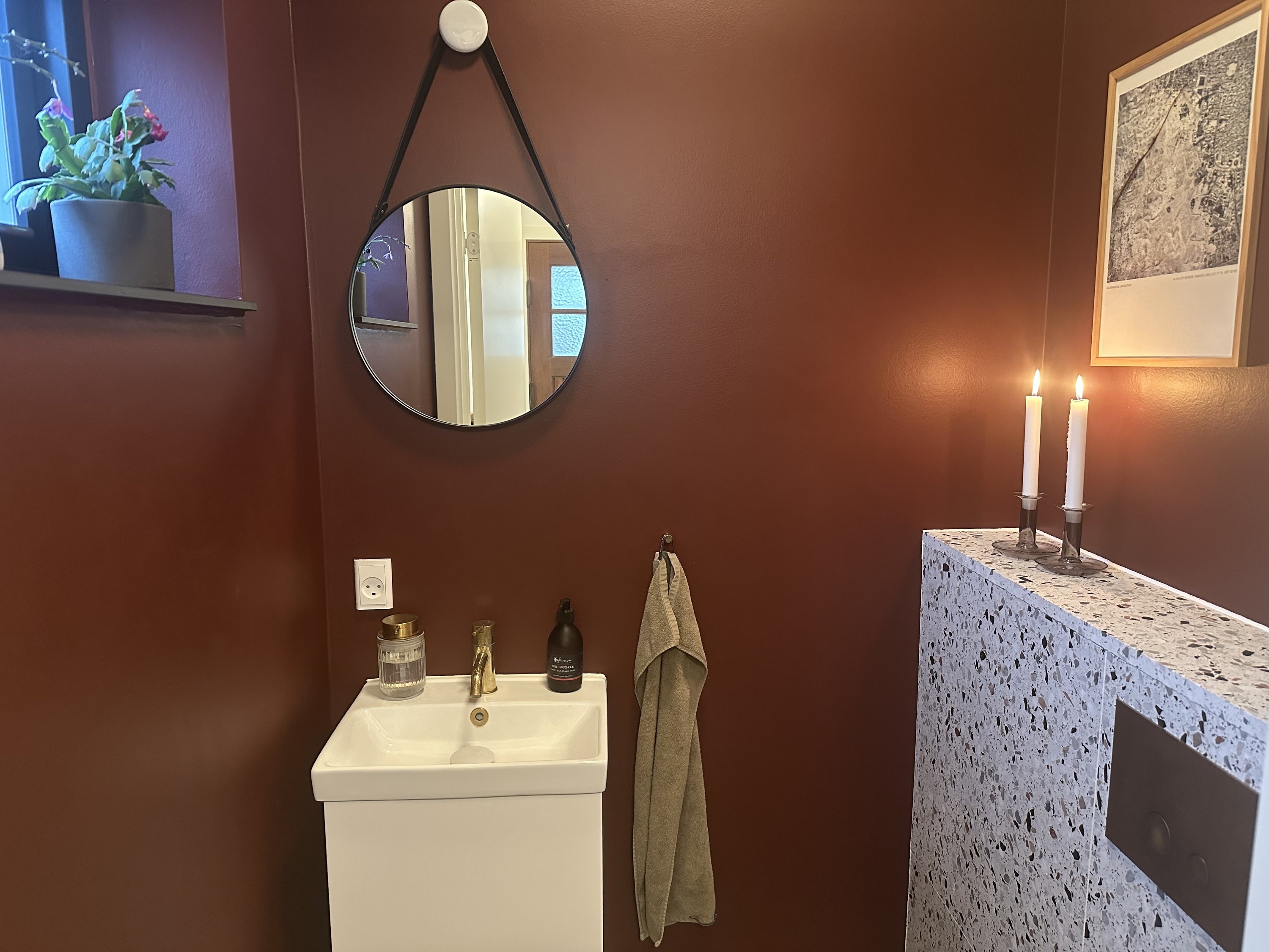 Fremhævet toilet billede i fuldskærmstilstand. Billede af Thornbæks Allé 22, 8270 Højbjerg