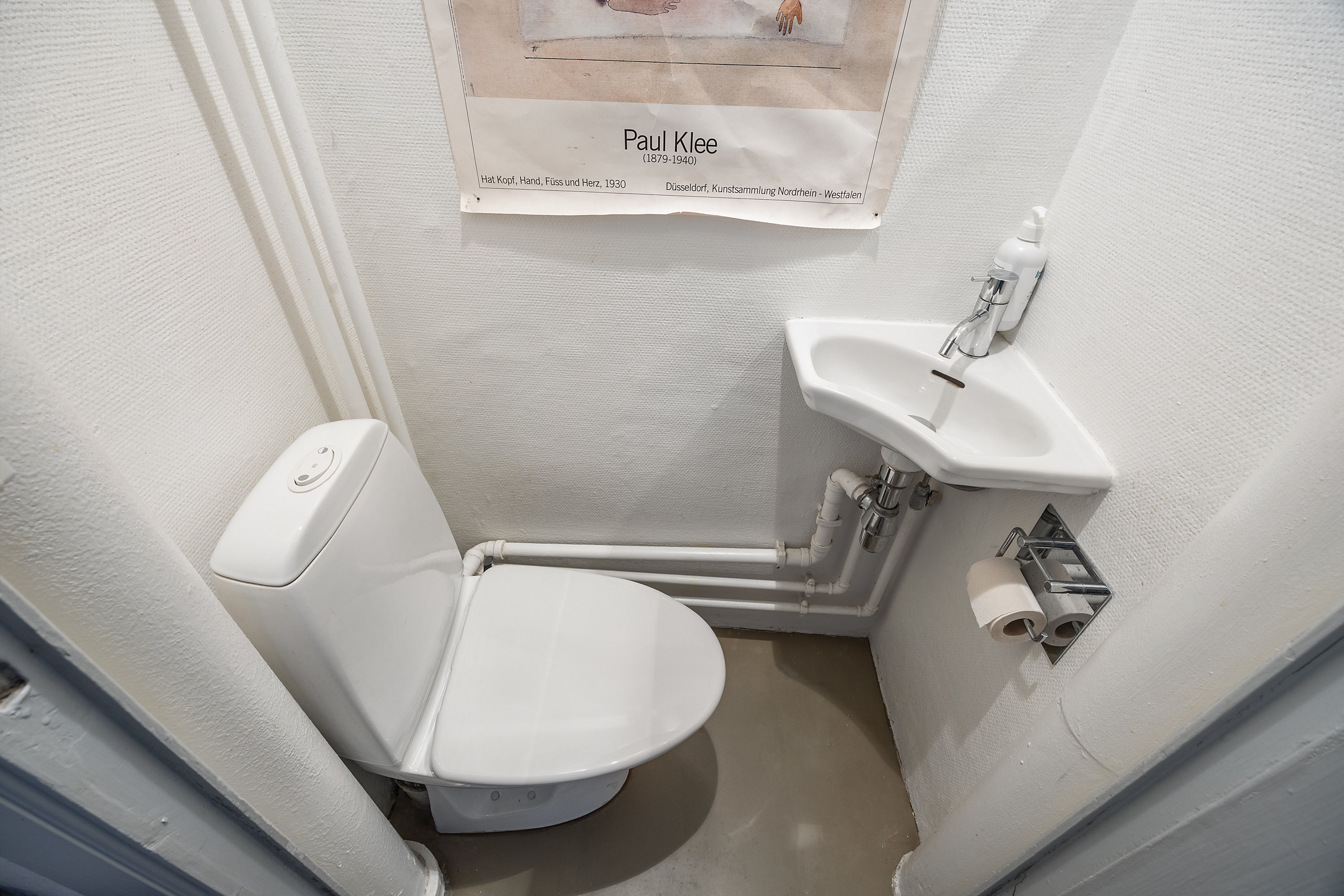 Fremhævet toilet billede i fuldskærmstilstand. Billede af Krystalgade 6, 2., 1172 København K